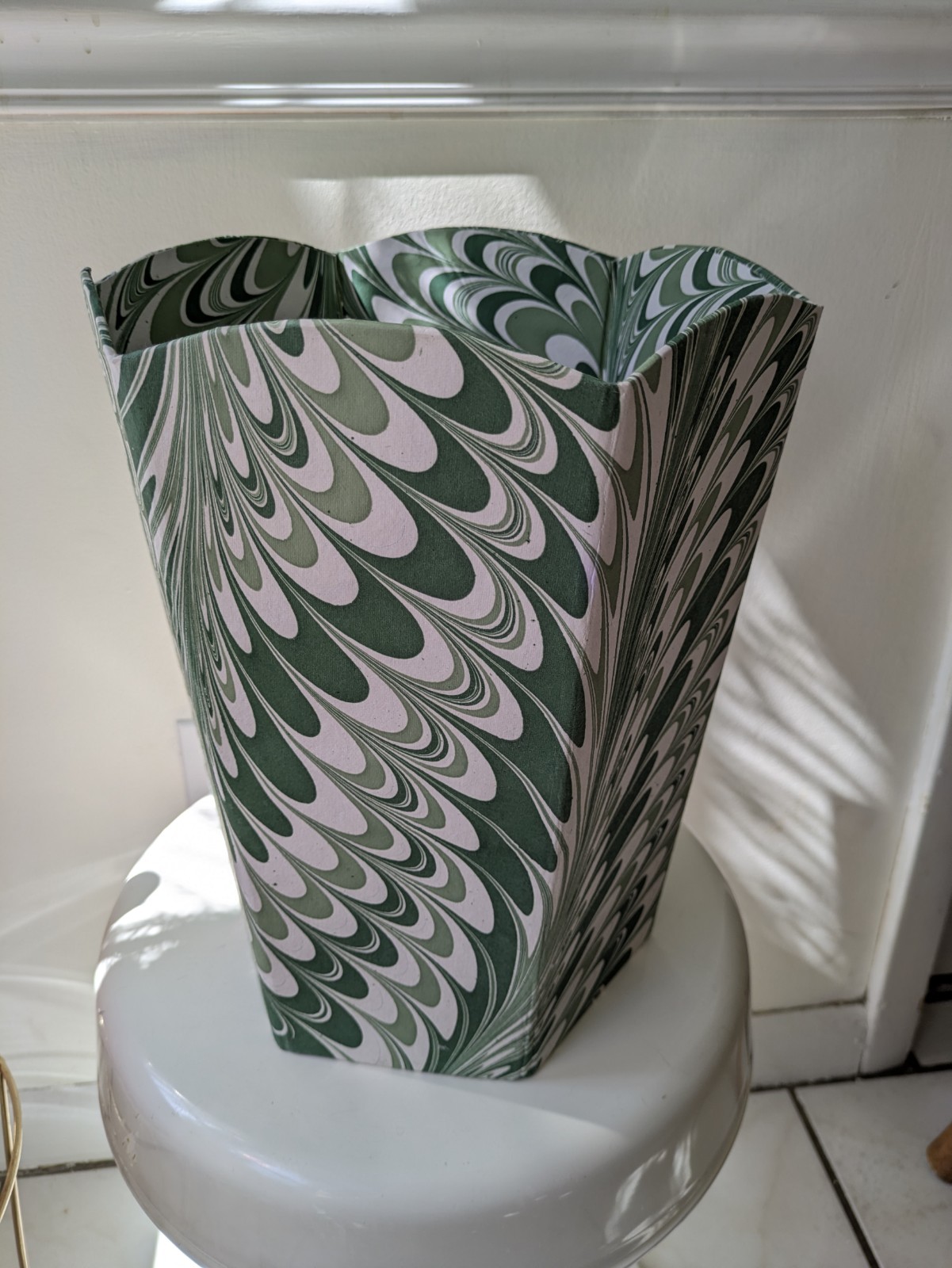 Retro Weezie Marble Green Scalloped Waste Basket Collapsable Trash Bin