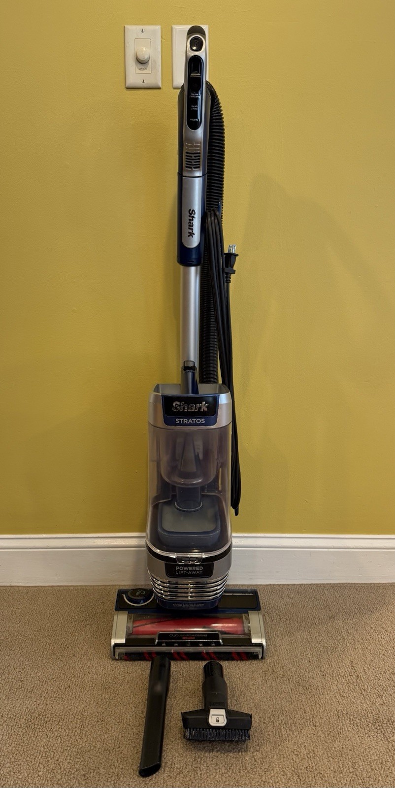 Shark Stratos Powered Lift Away DuoClean Powerfins HairPro Vacuum CleanerAZ3002