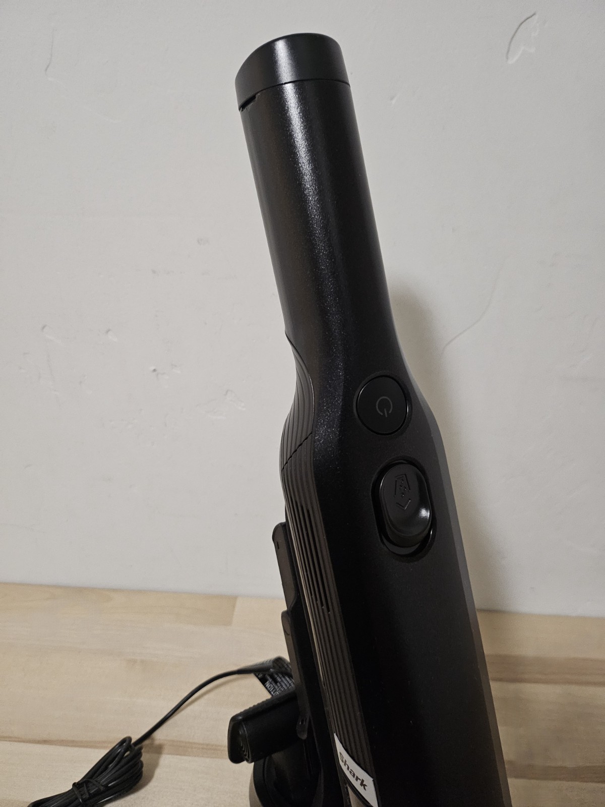 Shark WANDVAC – Lightweight Cordless Handheld Vacuum w/ Brush WV201 – Black