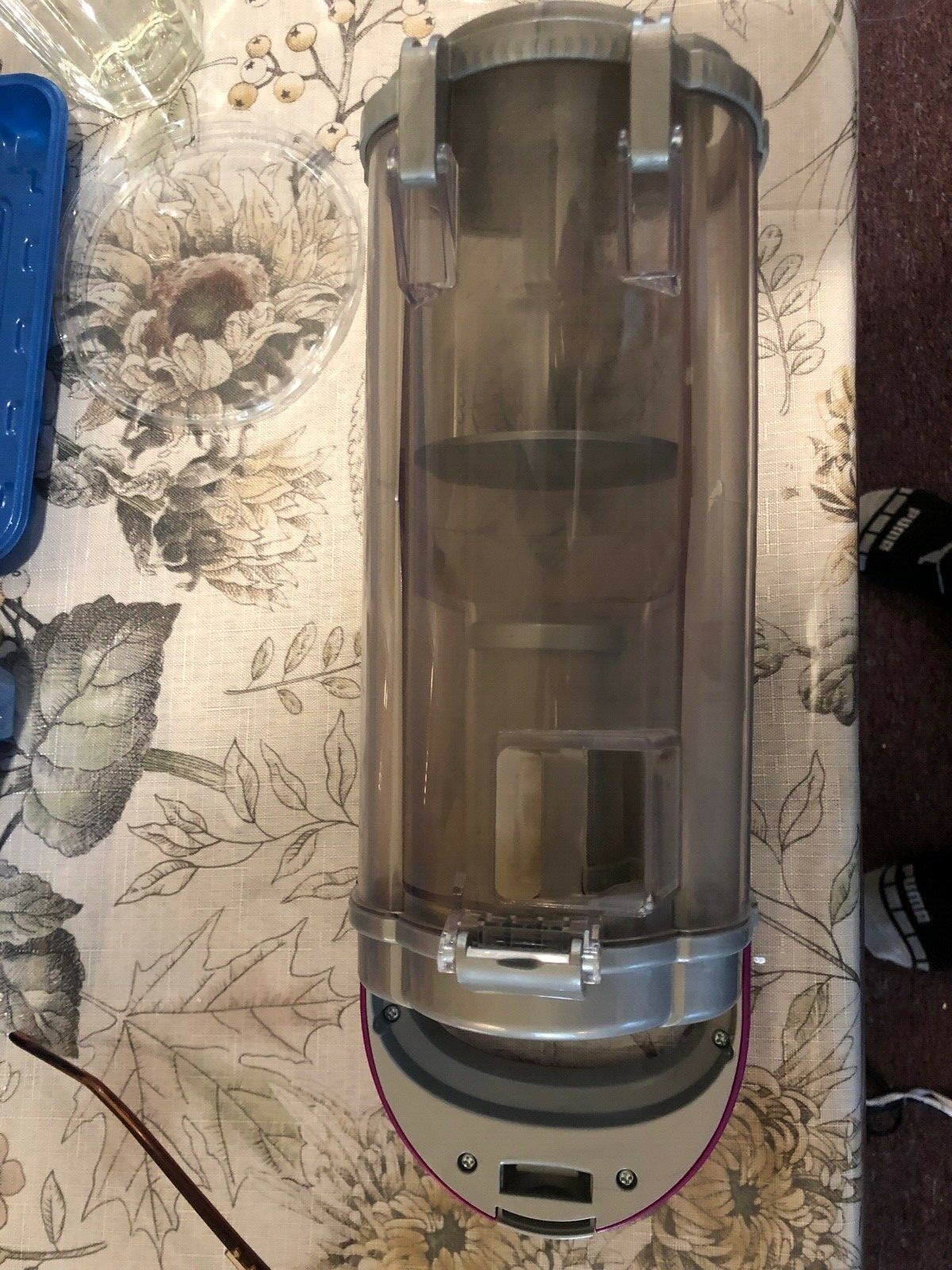 SHARK VACUUM BATTERIES CHARHER & PARTS