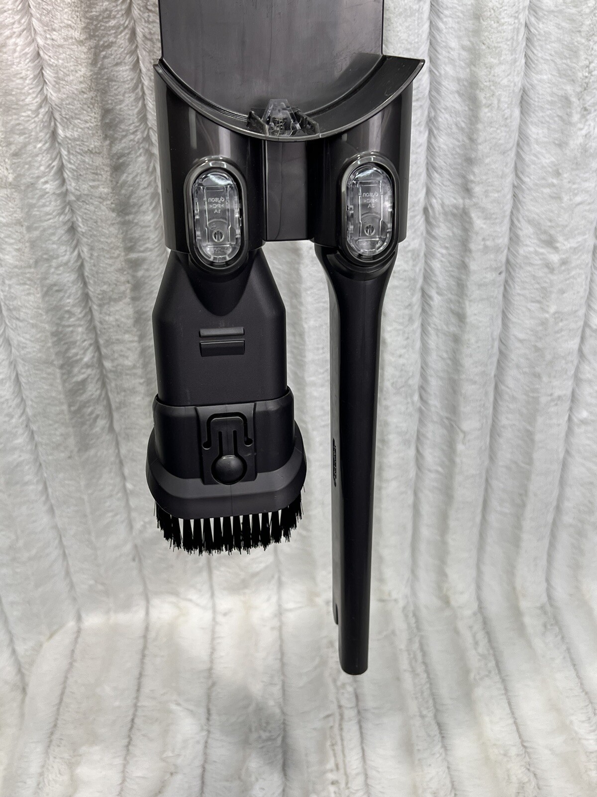 Dyson Genuine V6 Charging Wallmount W/ 2 Accessories MINT COND.