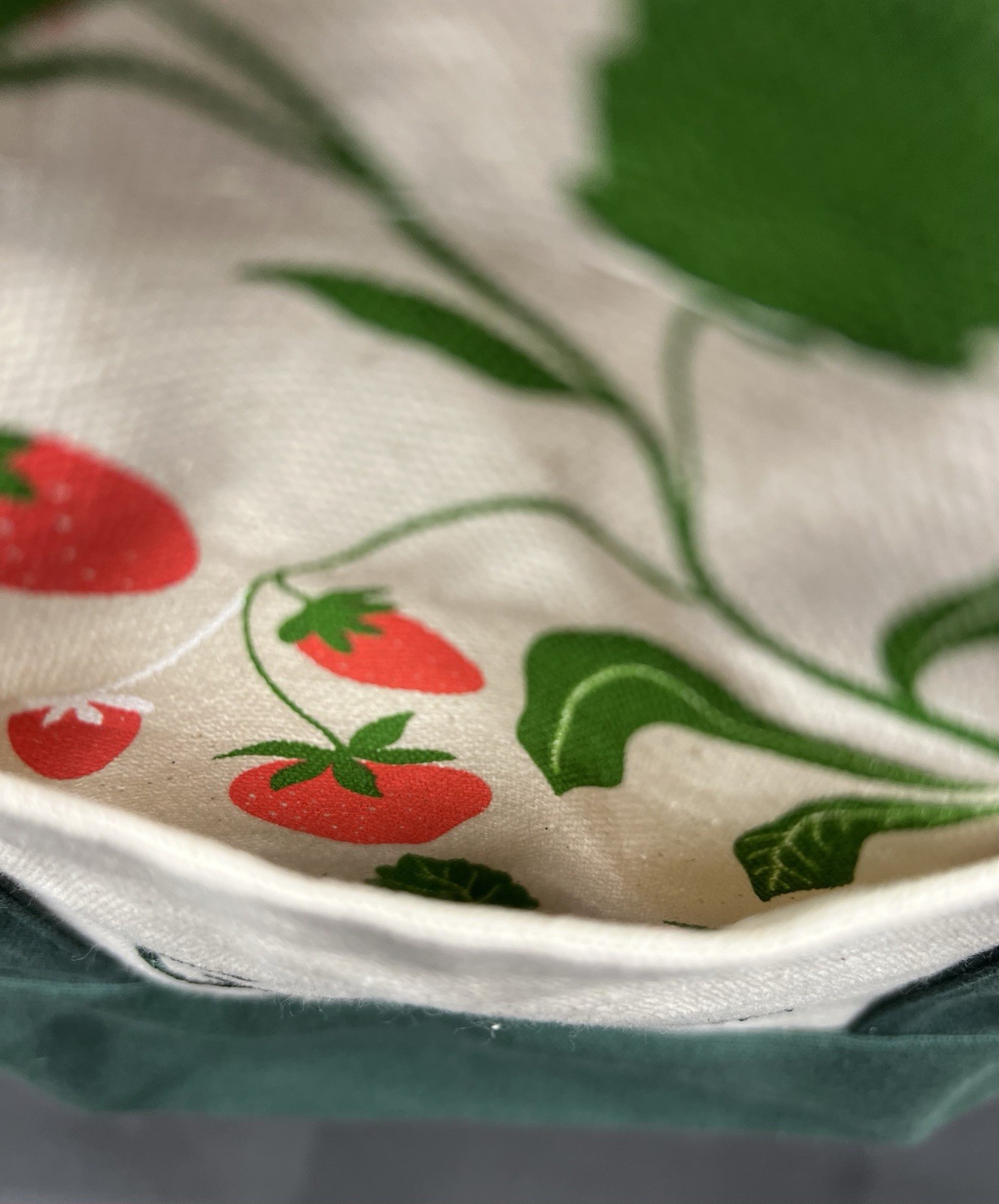 Gelson’s Market Mini Canvas Tote Bag Strawberry 2025 Limited Edition