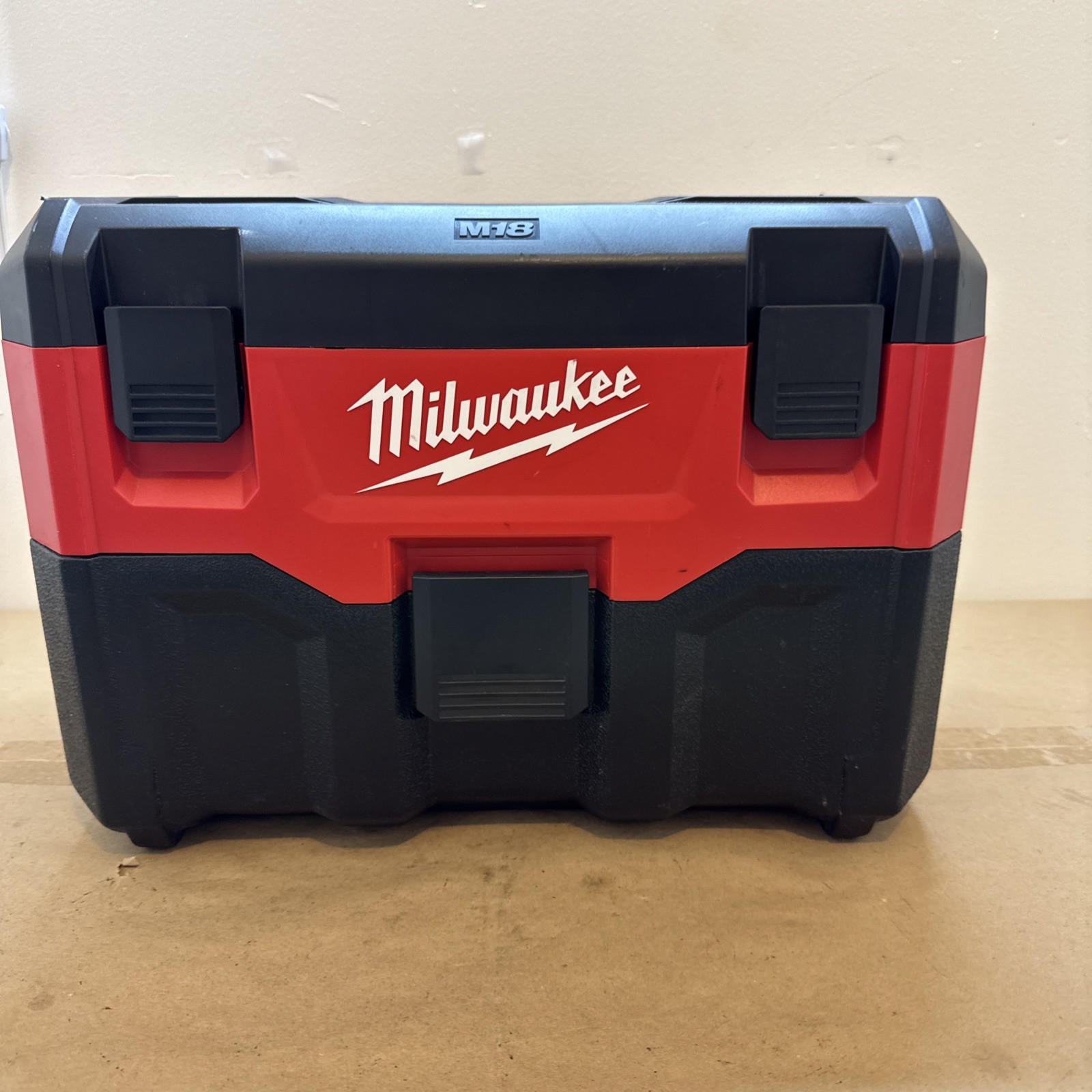 Milwaukee 0880-20 Wet/Dry Vacuum Cleaner