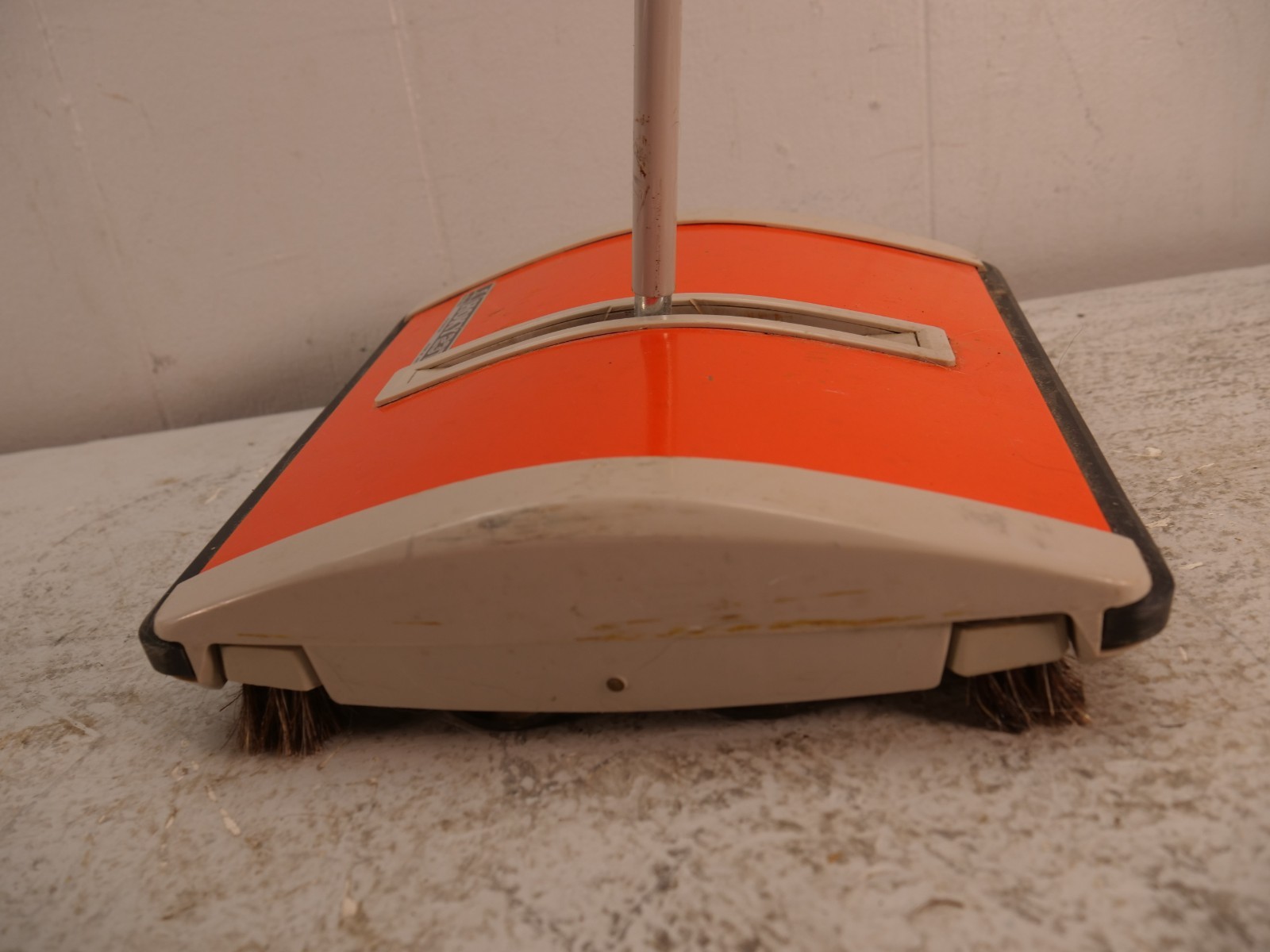 Vtg 70’s Hoky 23T Floor and Carpet Sweeper RotorBrush – Orange