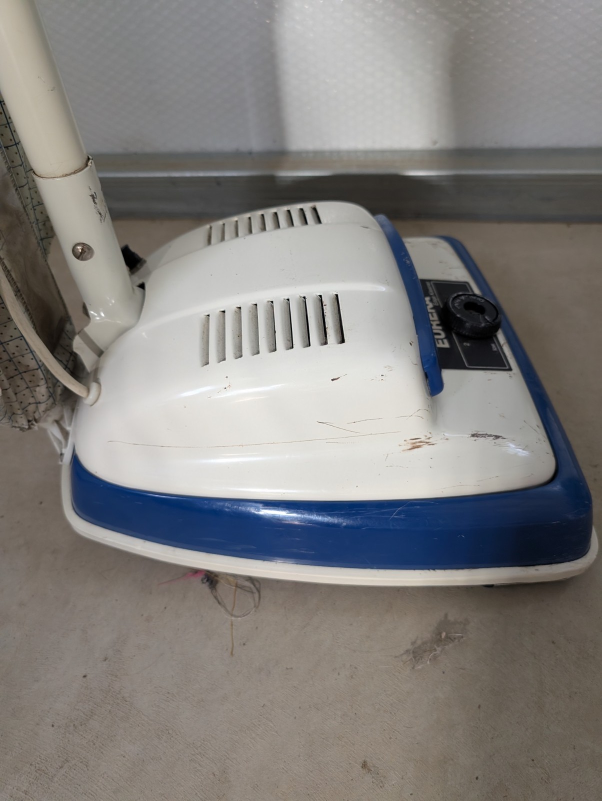 Vintage Eureka Upright Vacuum Model 1485 Blue White w/Headlight – Tested – Works