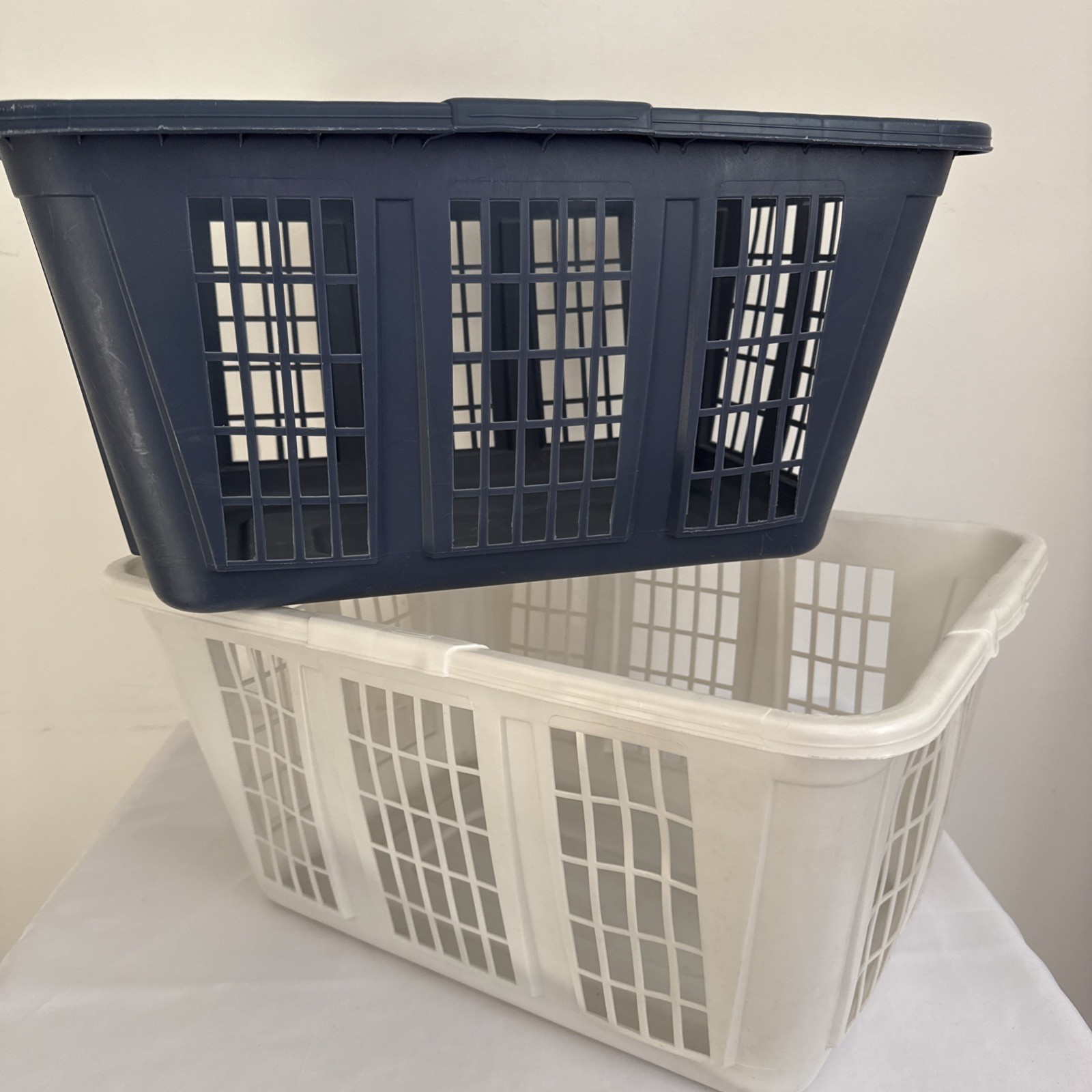 VTG Rubbermaid Laundry Baskets White & Blue No. 2965 Rectangular Retro USA GUC