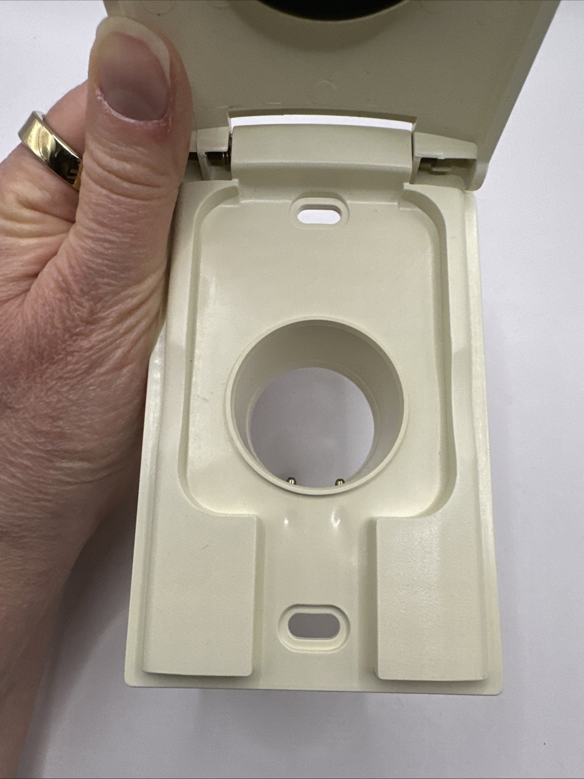 Plastiflex Central Vac Mounting Plate SV8001 +Full Door Face Plate Almond SV8030