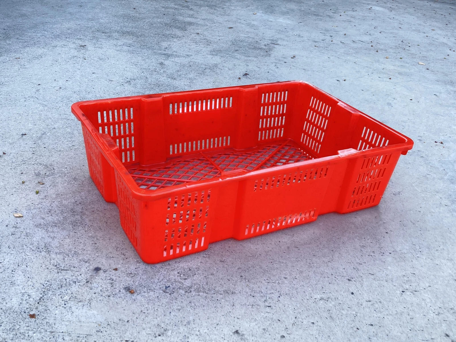 100 RED Plastic Storage Crates Baskets Bins Containers 17.25″ x 11.5″ x 4.5″