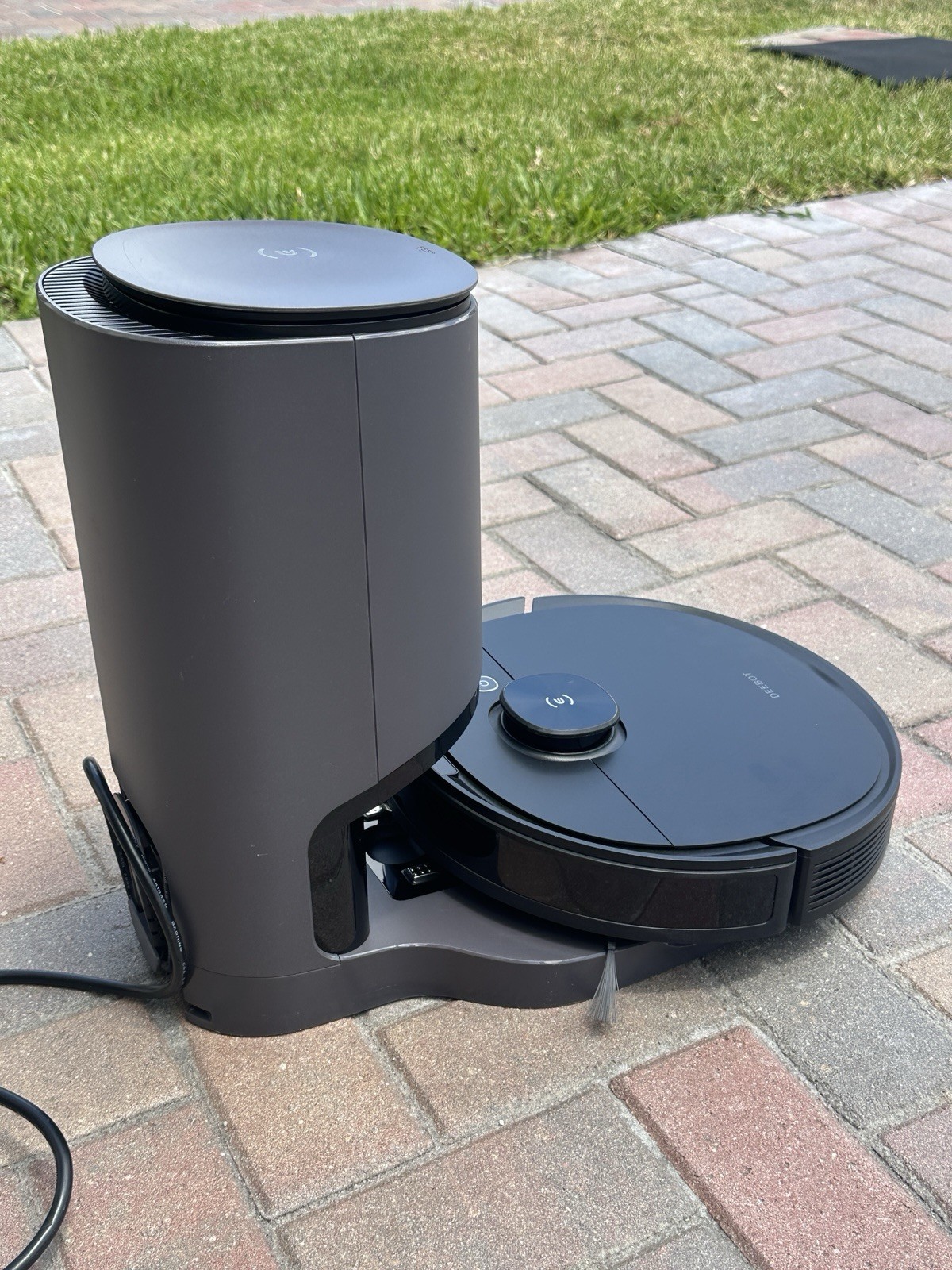 ECOVACS DEEBOT OZMO T8+ Vacuum & Mop Robot