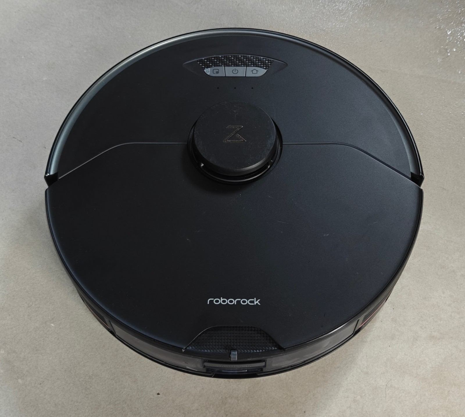Roborock S7 MaxV Ultra Robot Vacuum and Mop, Dock, Heater, Accessories – Black