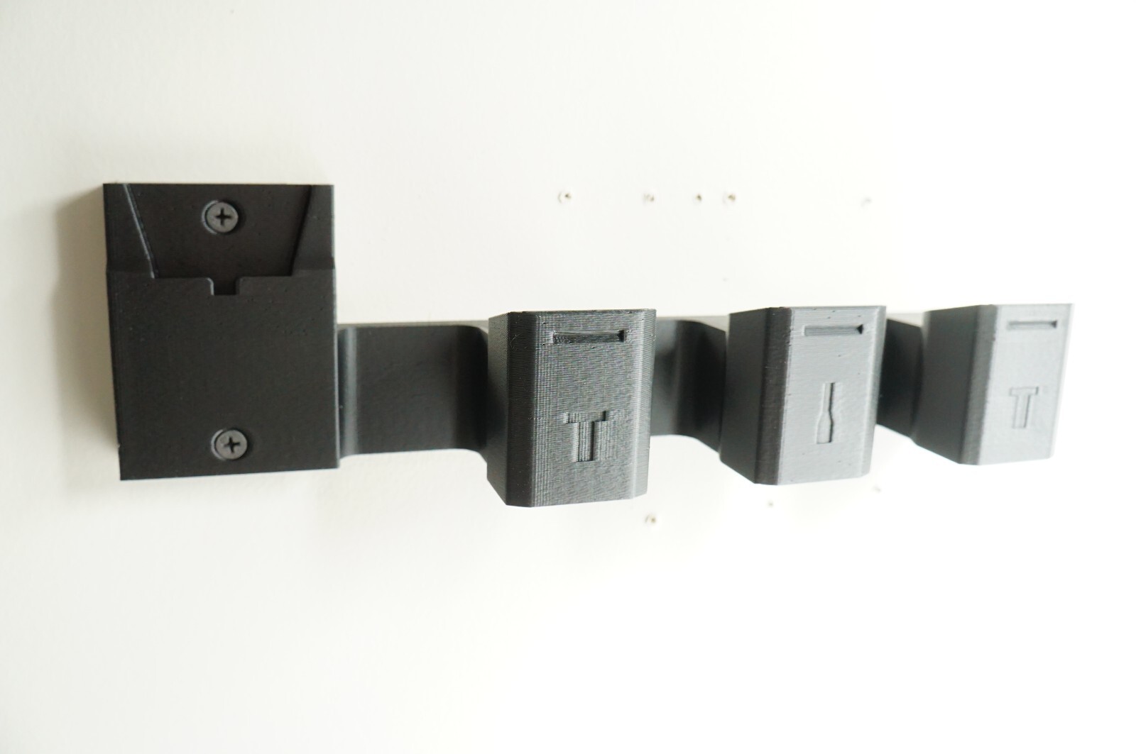 Shark Vacuum Wall Mount Mounting Bracket Dock Holder For Shark IZ202 w/ Screws