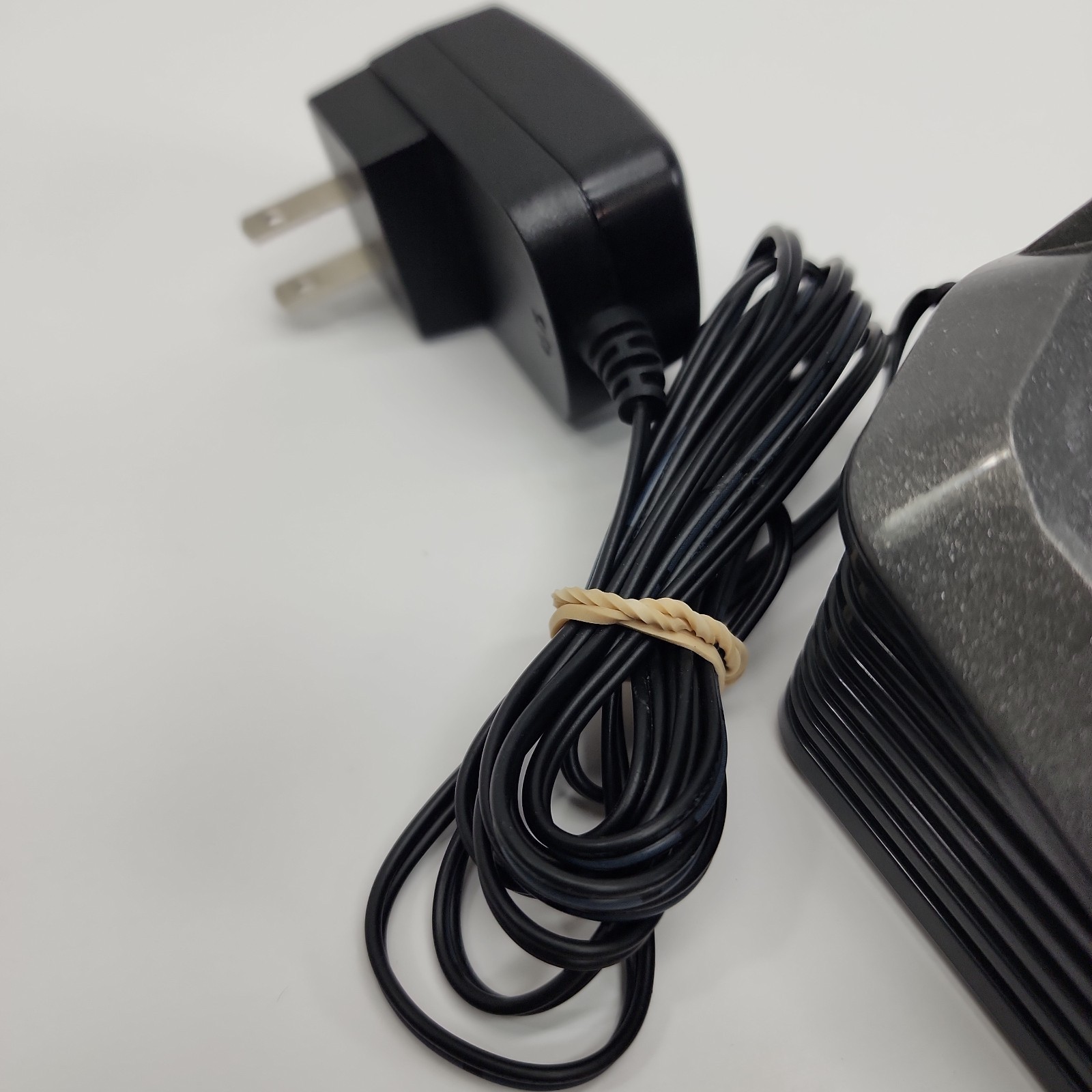 HOOVER BATTERY CHARGER BH03220 FOR BATTERIES BH03100/BH03120 Only