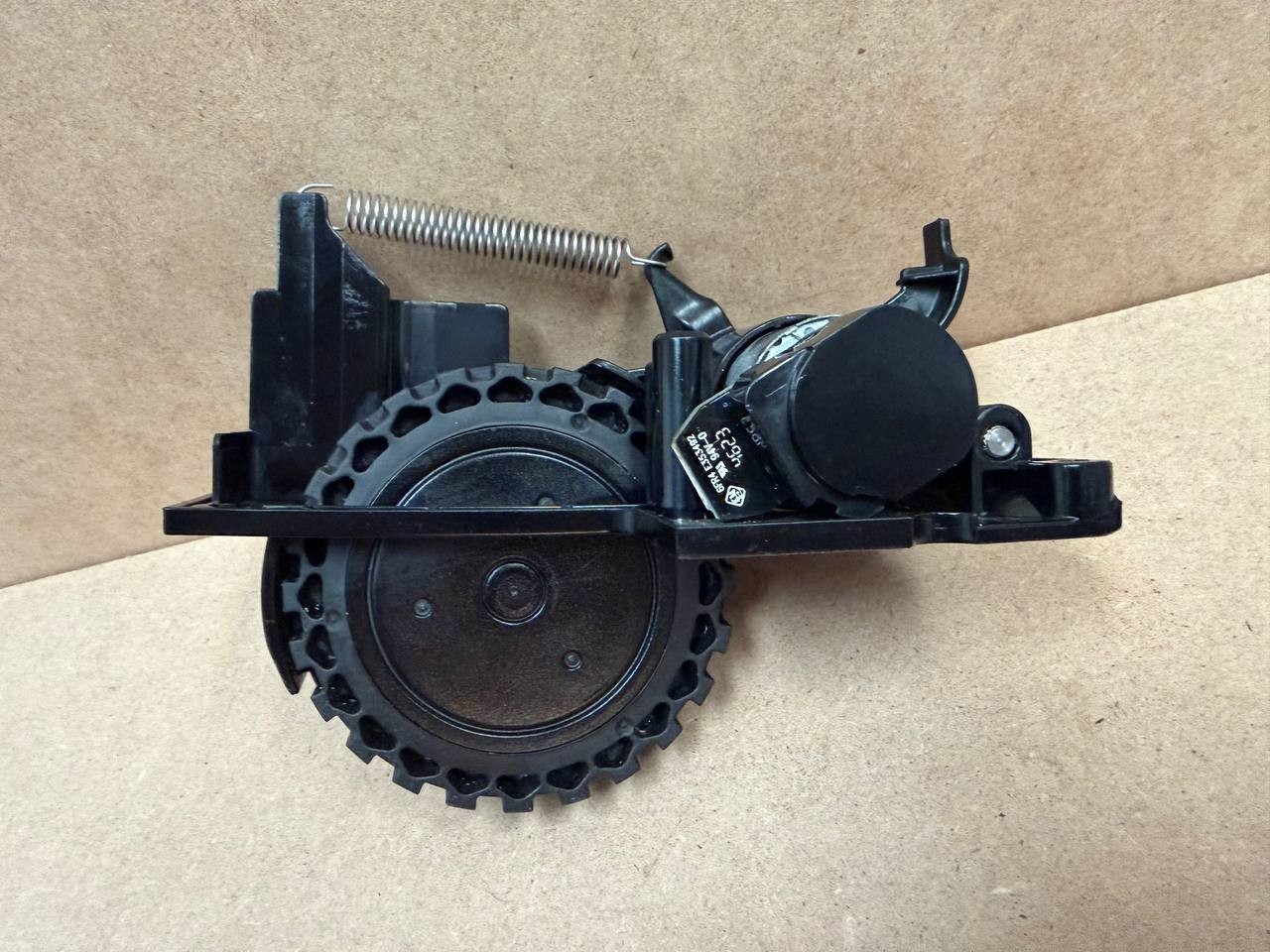 OEM Shark Robot Left Drive Wheel for RV2520AZUS AV2610WA RV2610WACA RV2600WA