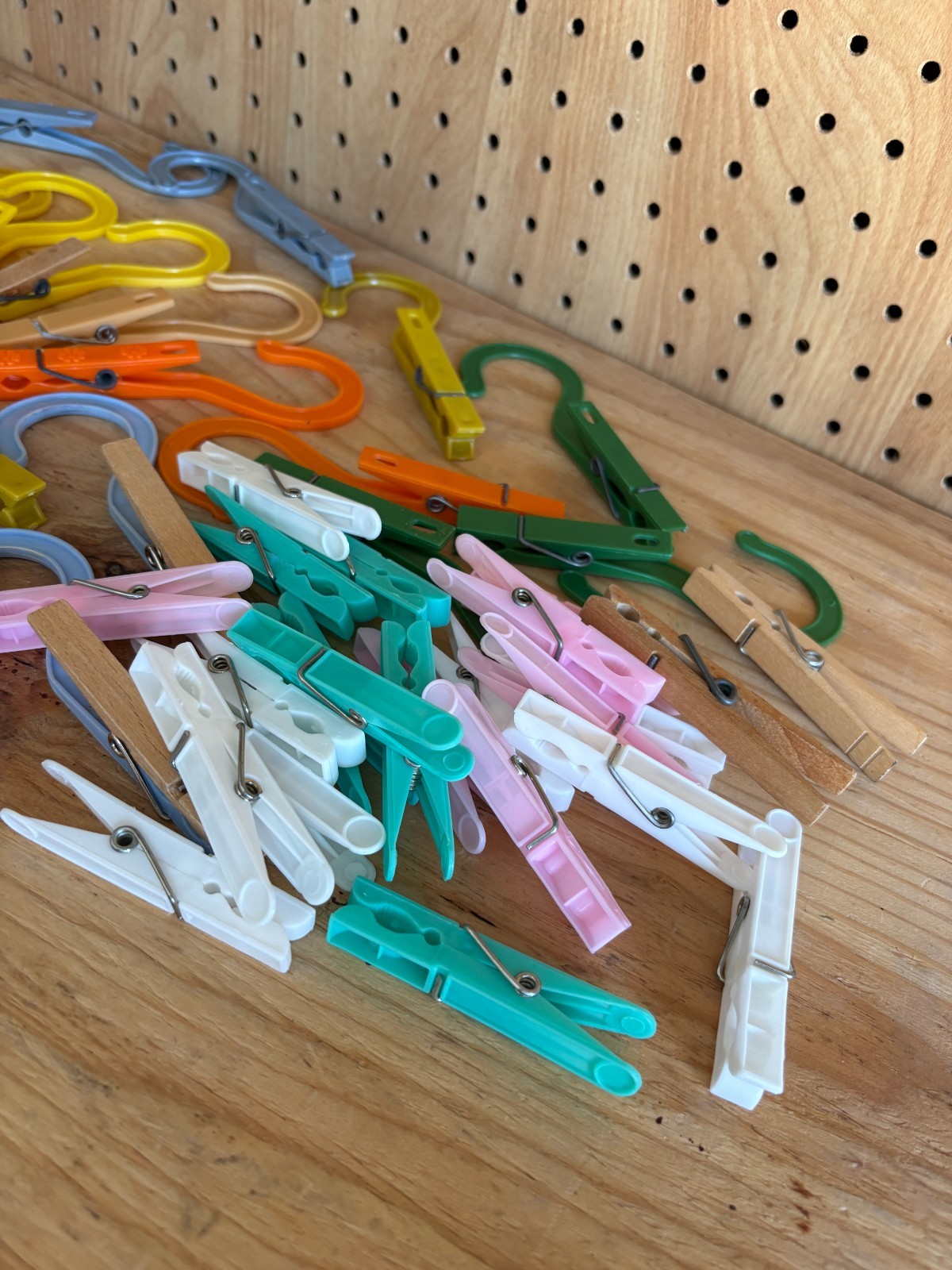 Lot of 43 Vintage MCM Plastic Cloths Pins (19 Hanger) Assorted Colors