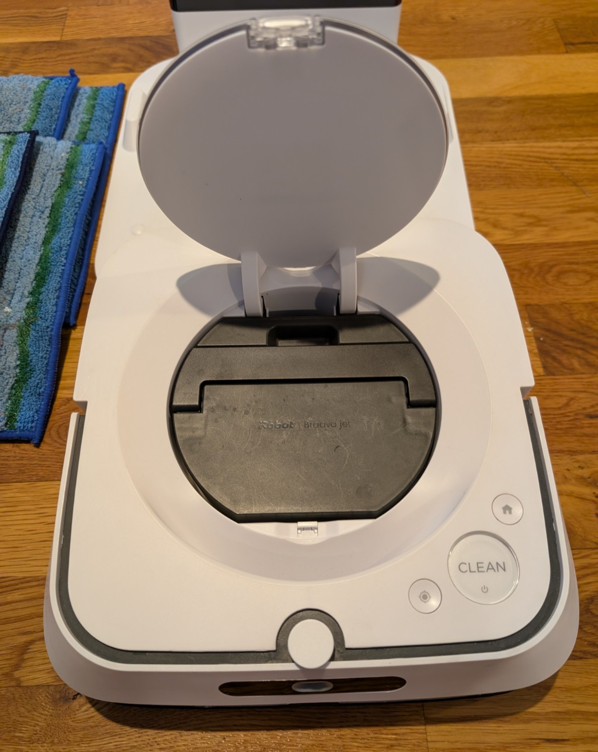iRobot Braava Jet m6 M611020 Wi-Fi Robot Mop
