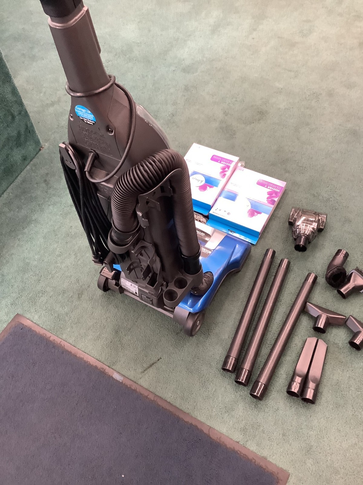 HOOVER WINDTUNNEL SELFPRELLED VACUUM CLEANER MODEL UH6485-900 WITH EXTRAS