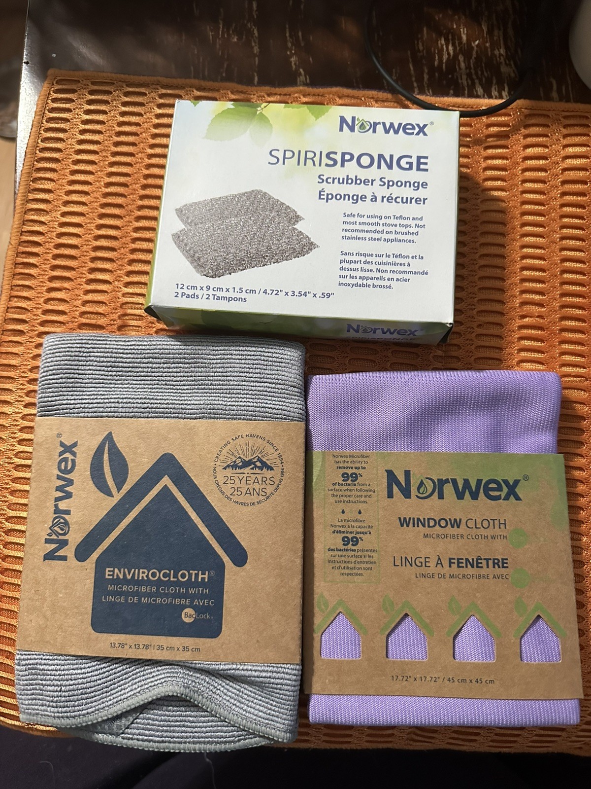 Norwex Cleaning Cloth Set – EnviroCloth – Window Cloth + Spirisponge