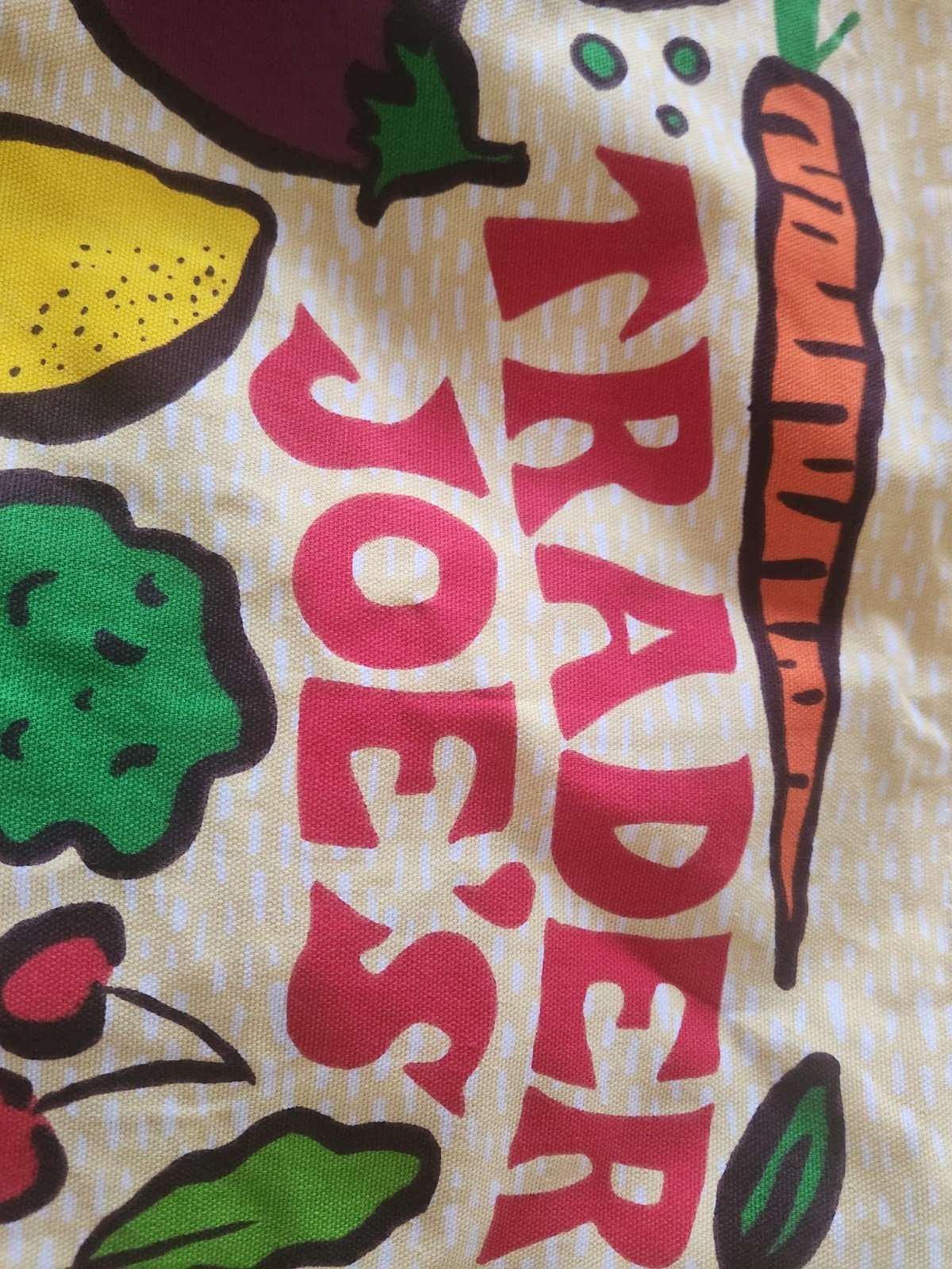 Trader Joe’s Reusesble Canvas Tote Grocery Bag Fruita And Vegetables VGC Clean