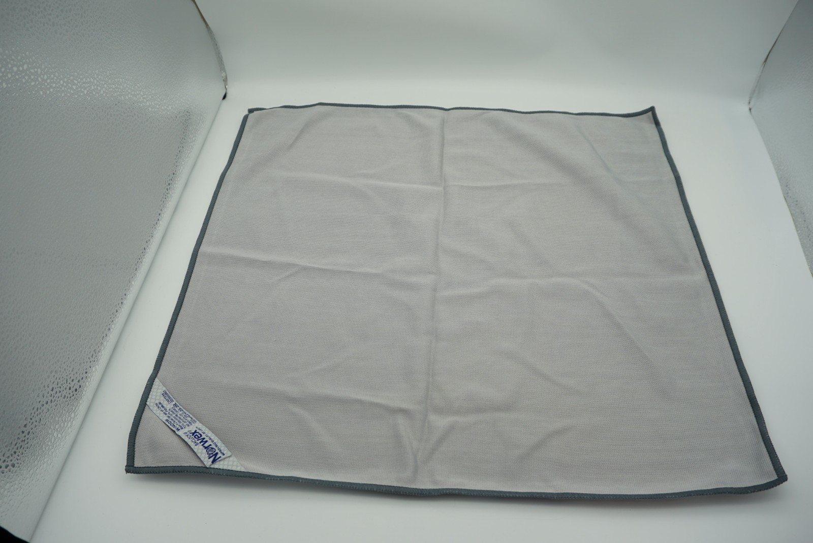 2 Norwex Window Cloths Microfiber Amethyst Lace Purple Grey and Purple NWOT