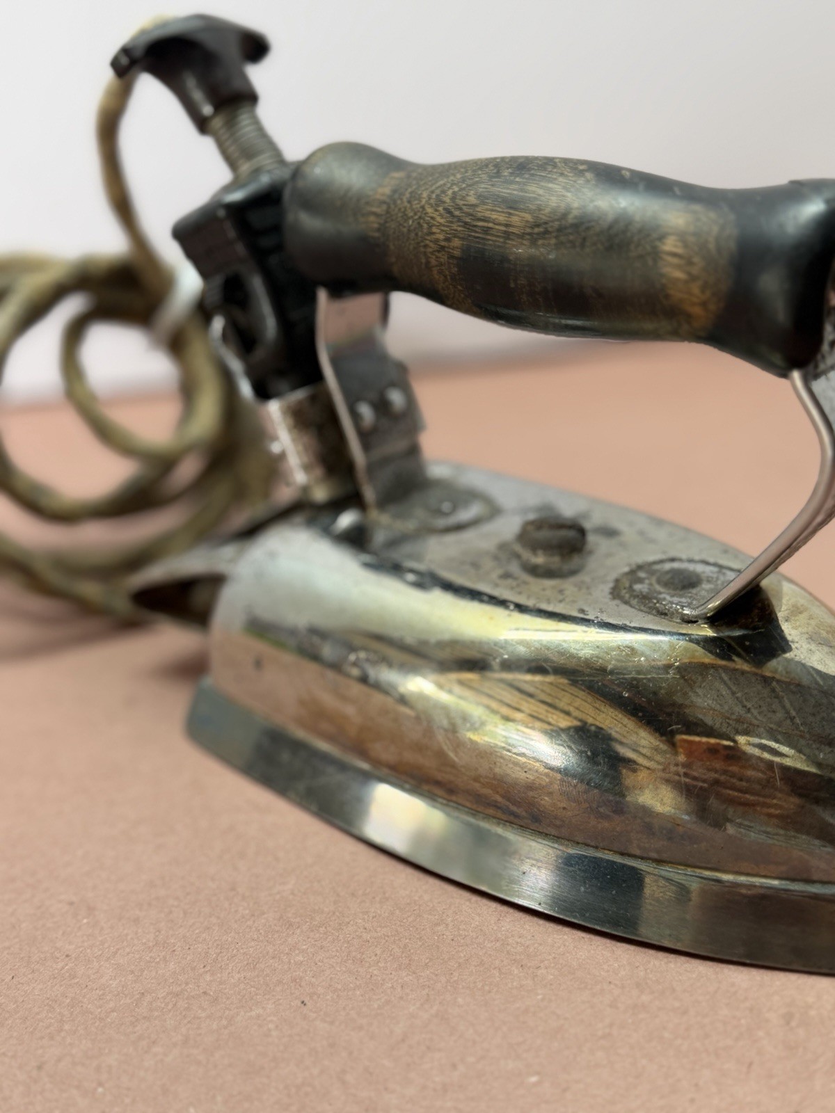 Westinghouse CHC-R Corded Dry Iron 550W 115V Adjustable Silver/Black TESTED!!