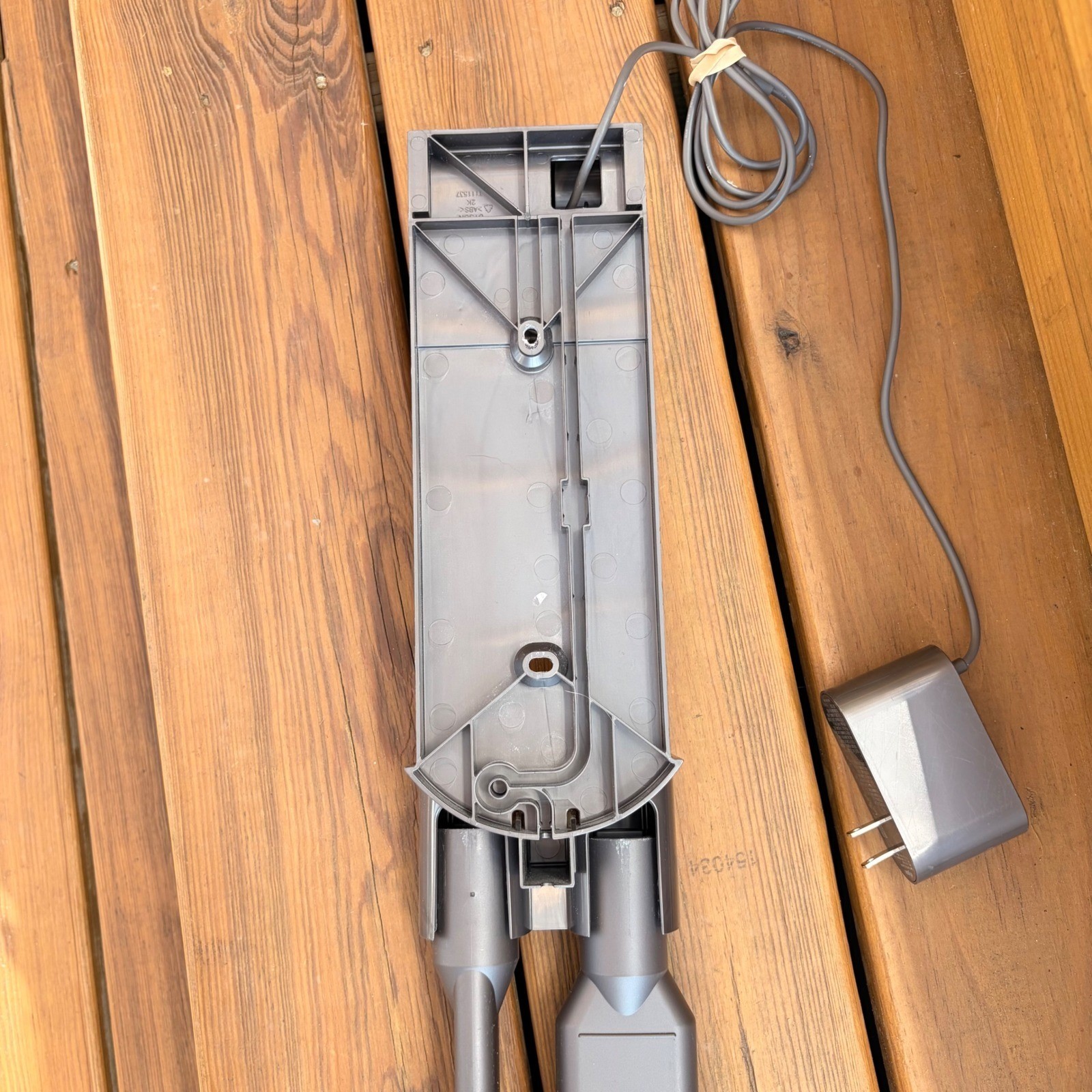 Dyson V7 V8 Wall Docking Station Charger 205720-02 Crevice Brush Tool Set