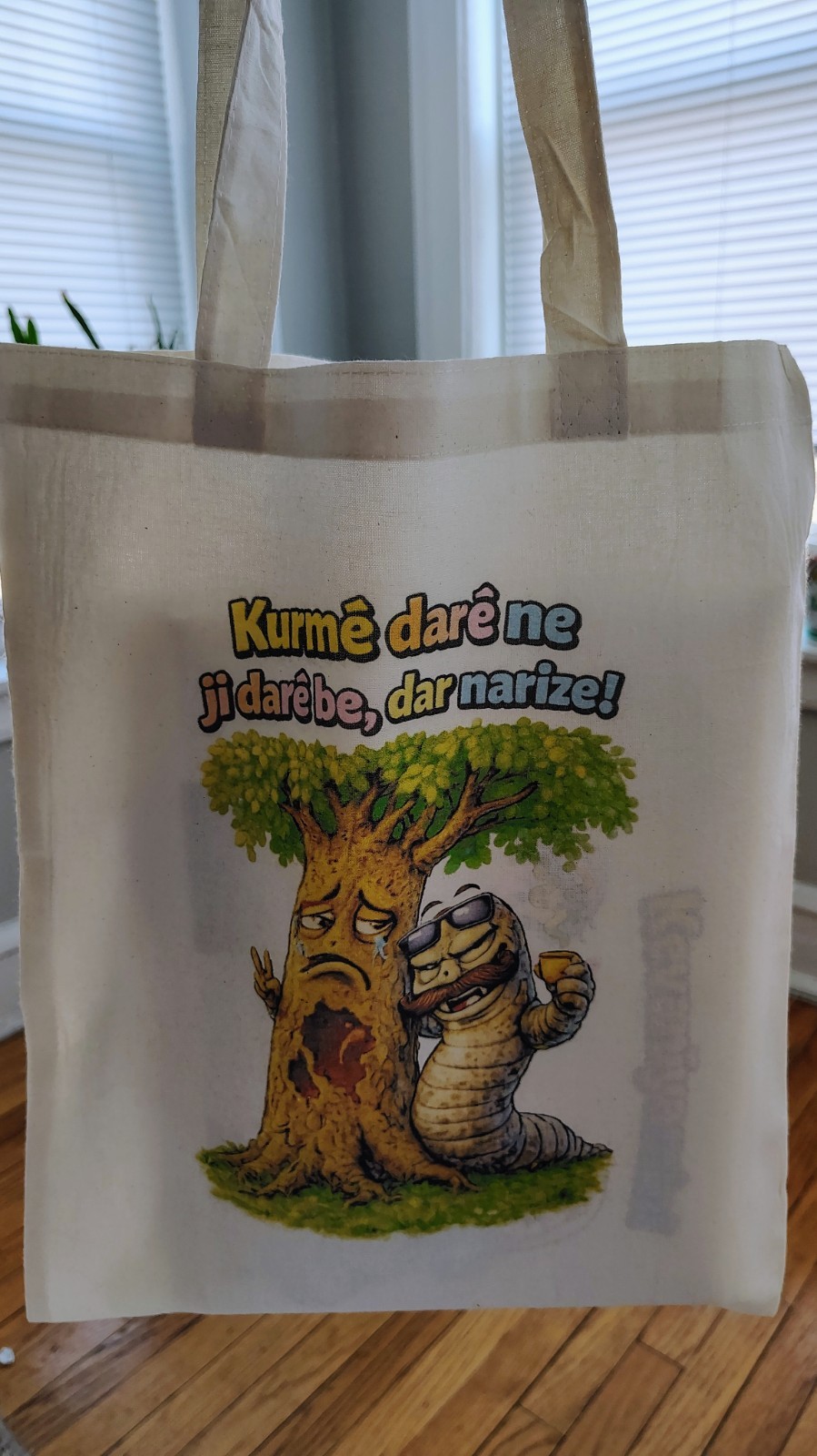Kurdish Proverb Tote Bag 32×36 cm – Funny Kurdish Tree Worm Design