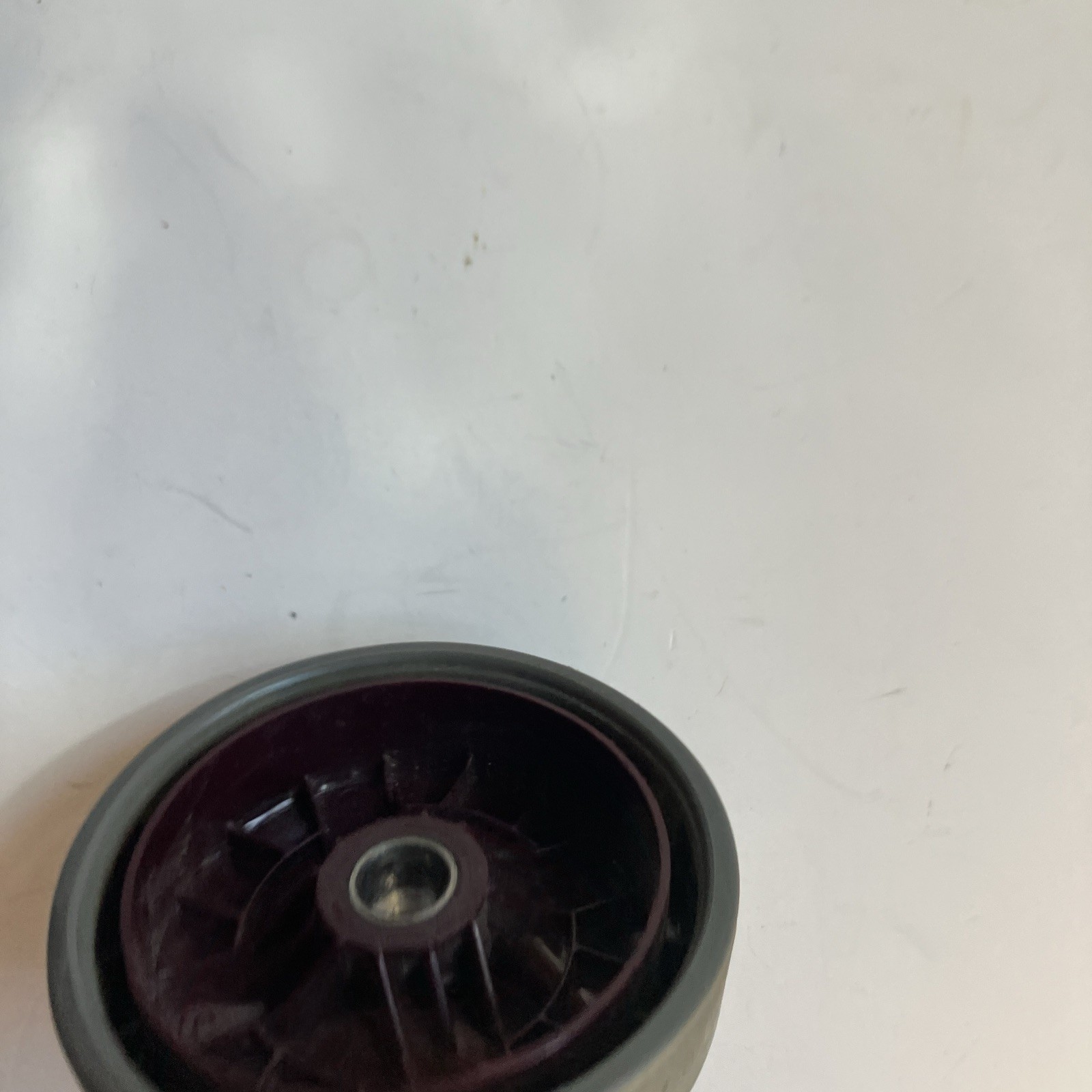 SHARK NV500 NV501 NV510 UV560 LEFT OR RIGHT WHEEL ASSEMBLY W/ PIN GENUINE OEM