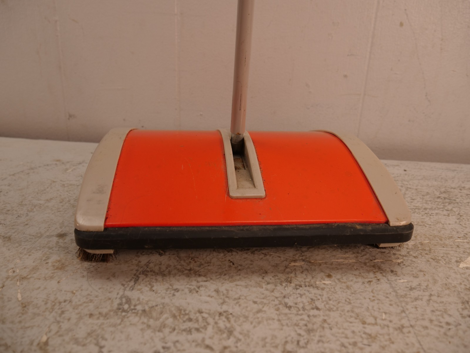 Vtg 70’s Hoky 23T Floor and Carpet Sweeper RotorBrush – Orange
