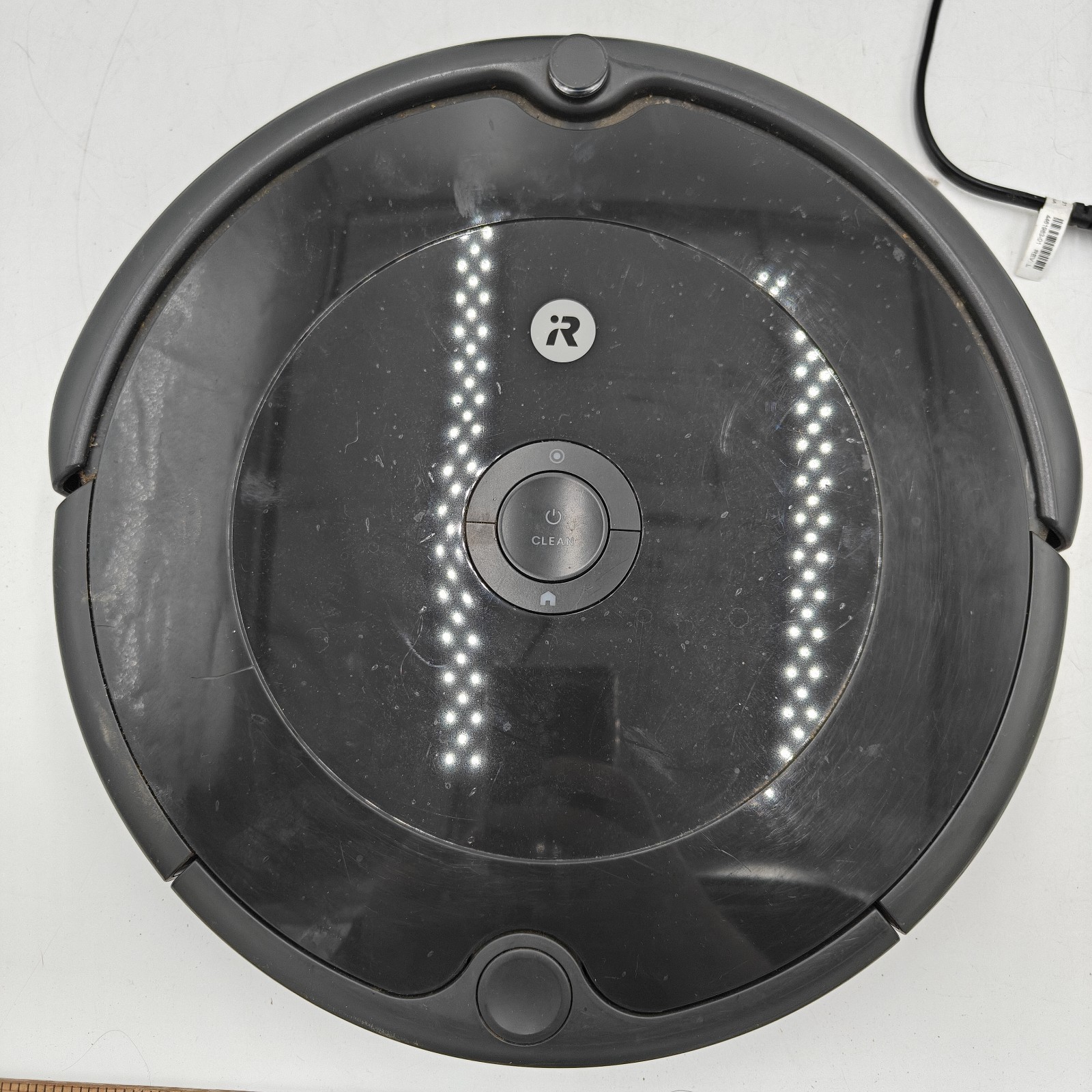 iRobot Roomba 694 Robot Vacuum, Carpets, Hard Floors, Self-Charging w Charger