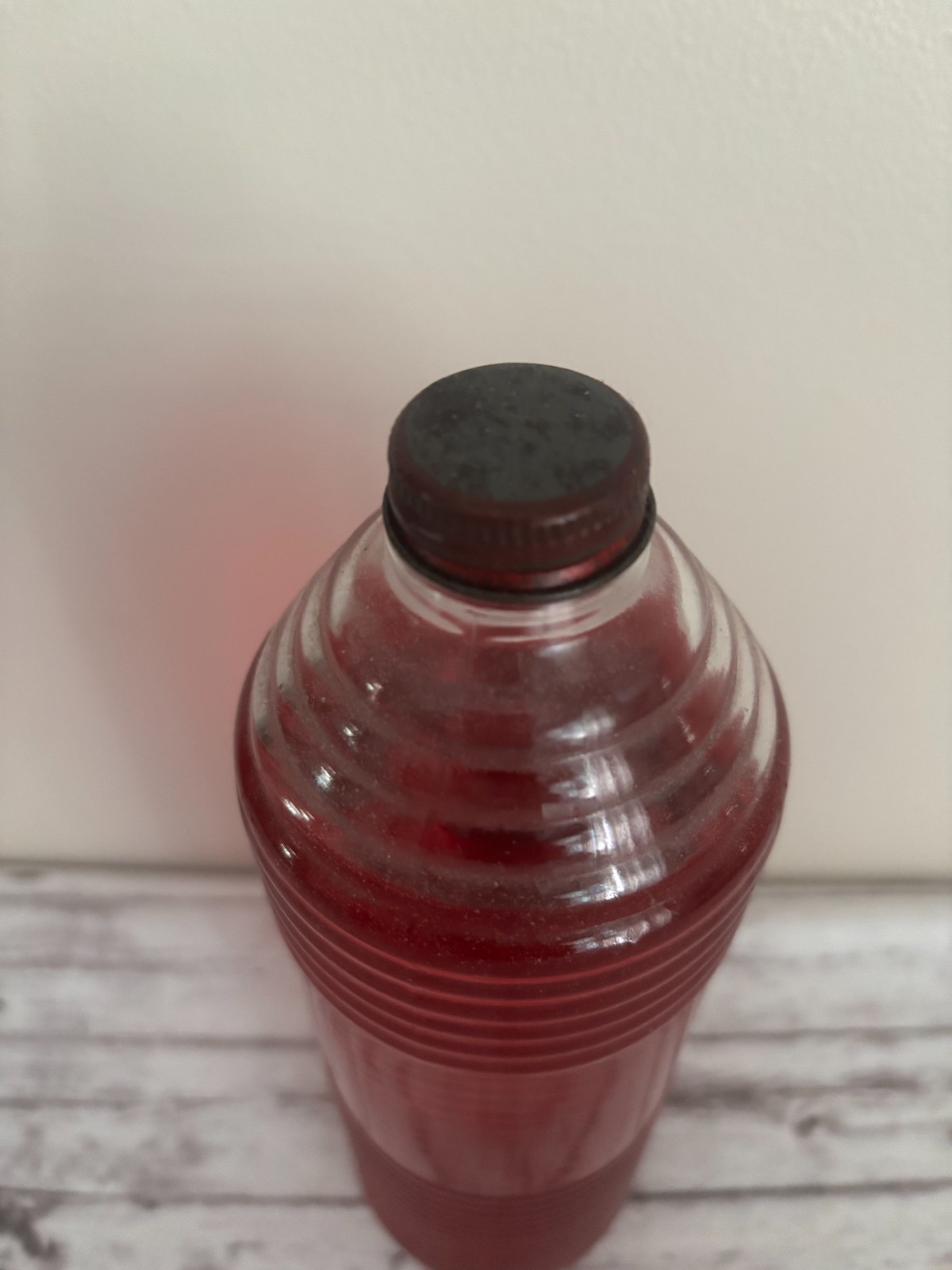 Vintage Old English Red Oil Furniture Polish Ribbed Bee Hive Glass Bottle