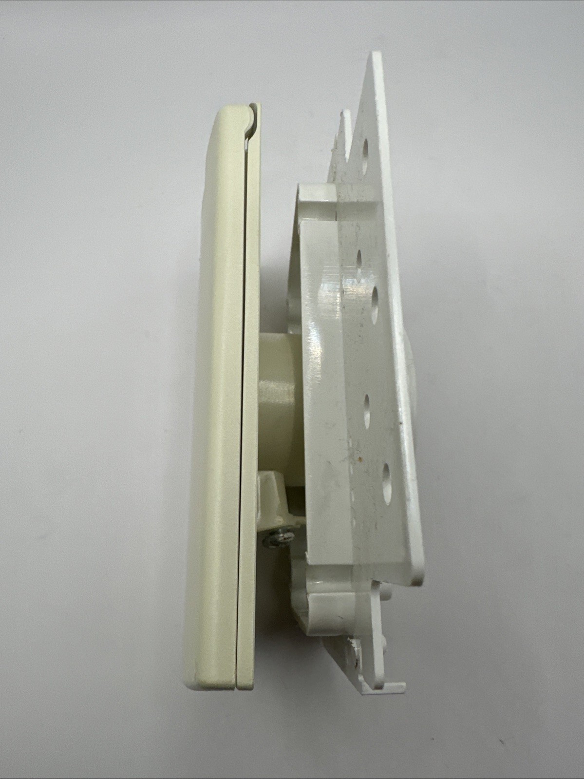 Plastiflex Central Vac Mounting Plate SV8001 +Full Door Face Plate Almond SV8030