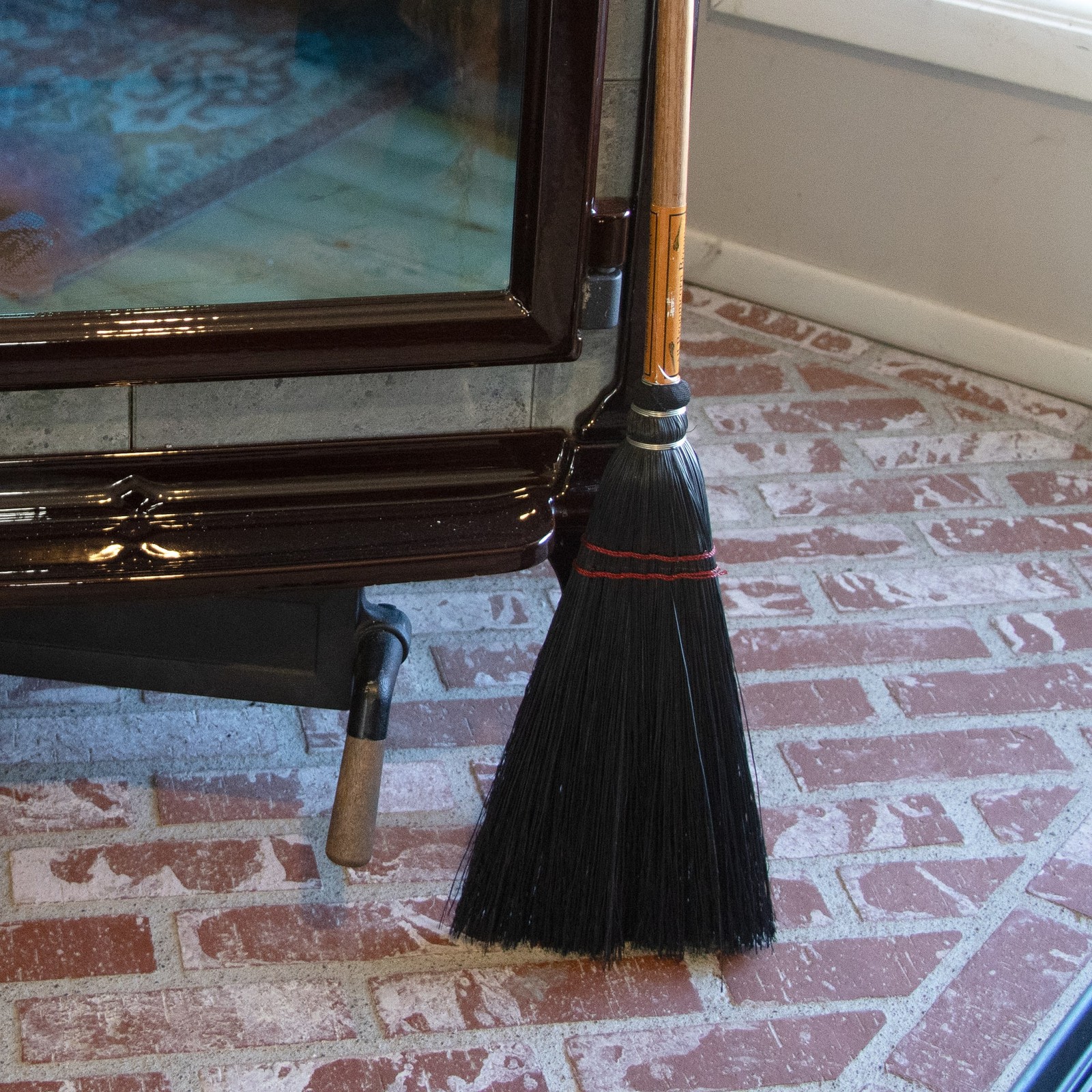 Lehman’s Amish Fireplace Broom, Durable 34 inch Oak Handle and Black Bristles