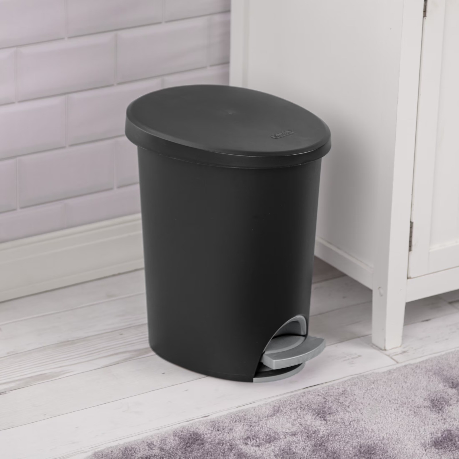 Small Bathroom Trash Can, 2.6 Gallon Plastic Garbage Bucket Bin with Step Lid