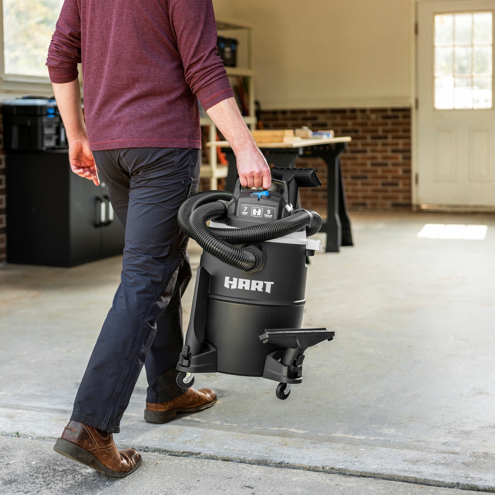 HART VOC708PF 3701 7 Gallon 5 Peak HP Poly Wet/Dry Vacuum with Blower Function