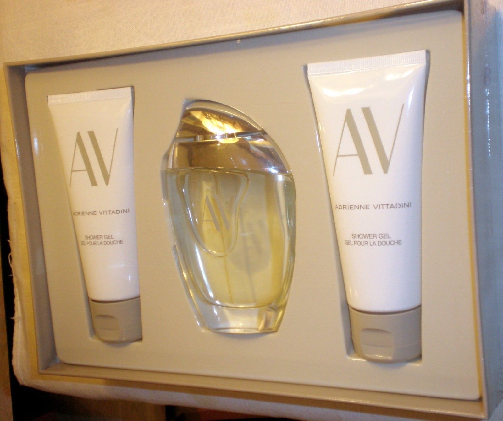 ADRIENNE VITTADINI GIFT SET EAU DE PARFUM 3.0 OZ. LOTION 3.3 OZ. & GEL 3.3 OZ.DR