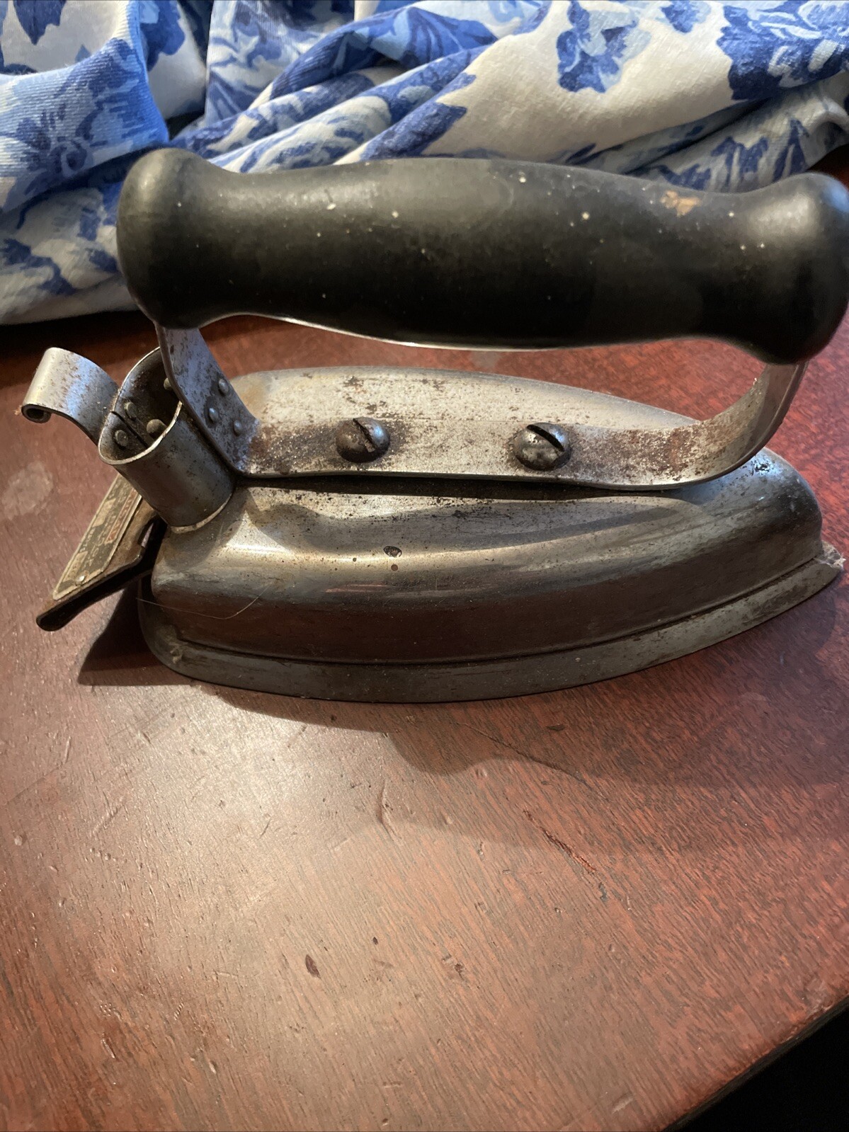 Vintage UNIVERSAL “Wrinkle Proof” Iron E7043A 3 IBS NO CORD