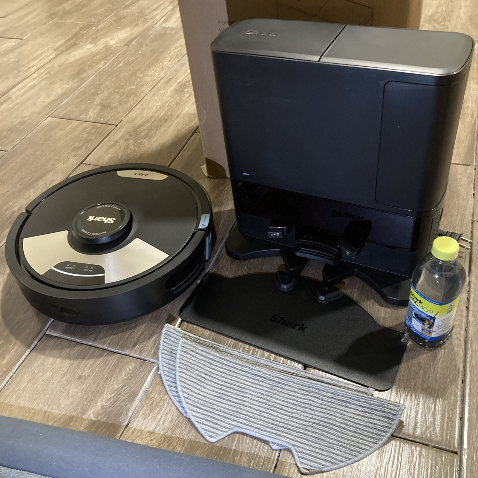 Shark AI Ultra 2in1 Robot Vacuum and Mop, Black (AV2610WA)