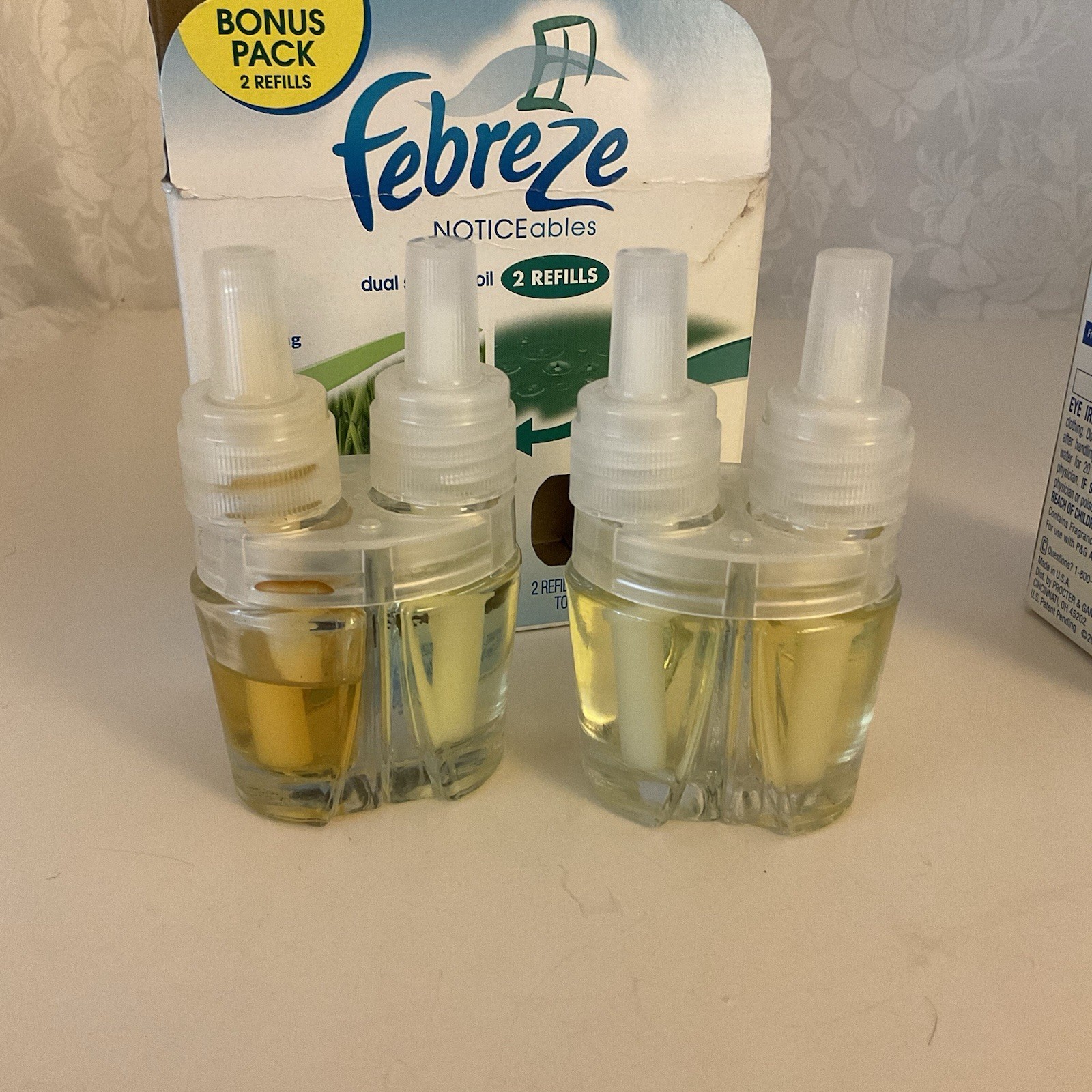 VTG FEBRIZE Dual Scented Oil NOTICEables 3 refills MORNING WALK / CLEANSING RAIN