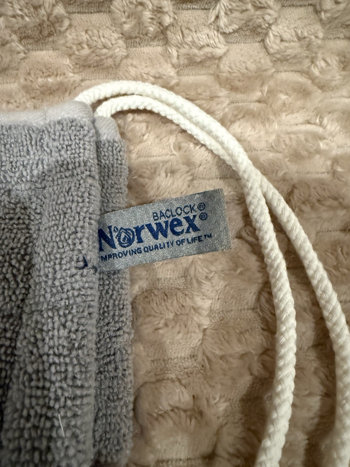Norwex 25″ Body Scrubber Gray Baclock & 2 Wash Cloths Blue / Green