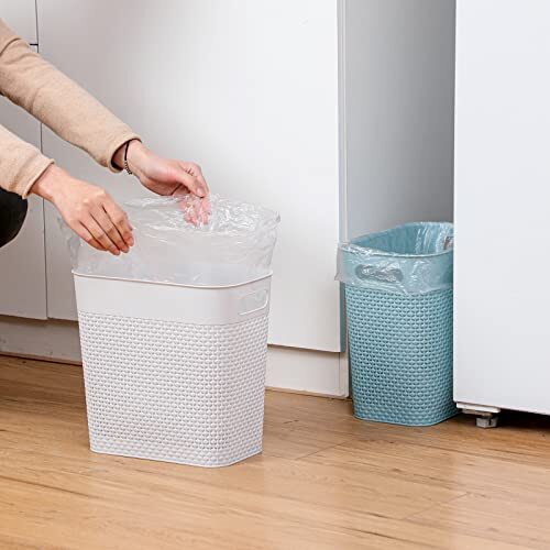 UUJOLY Plastic Small Trash Can Wastebasket, Garbage Assorted Colors , Sizes