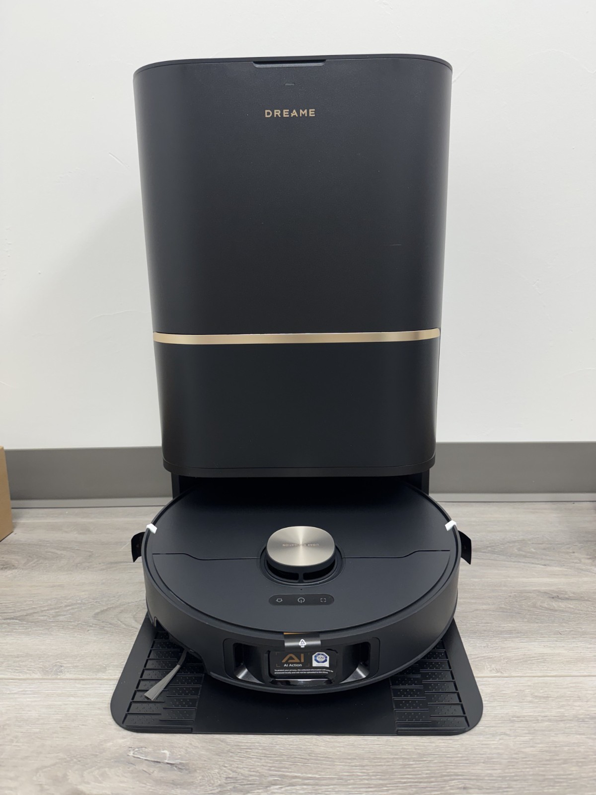 DREAME L50 Ultra Robot Vacuum 19,500Pa Suction Handle High Thresholds – Black