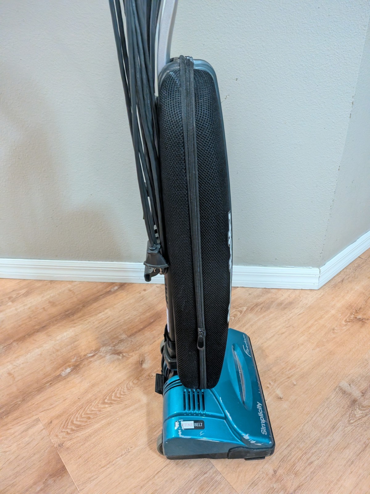 Simplicity Freedom S10P Premium Lightweight Bagged Upright Vacuum Cleaner Blue