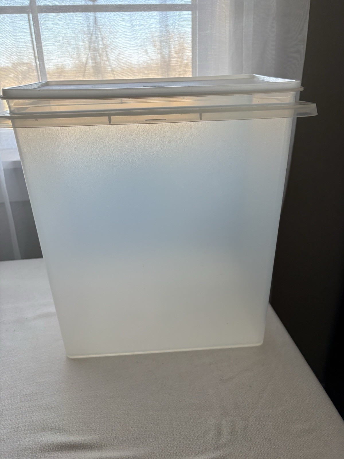 VTG Tupperware Garbage Trash Can Storage 1430-4 13″ Tall Lid Sheer Storage FLAW