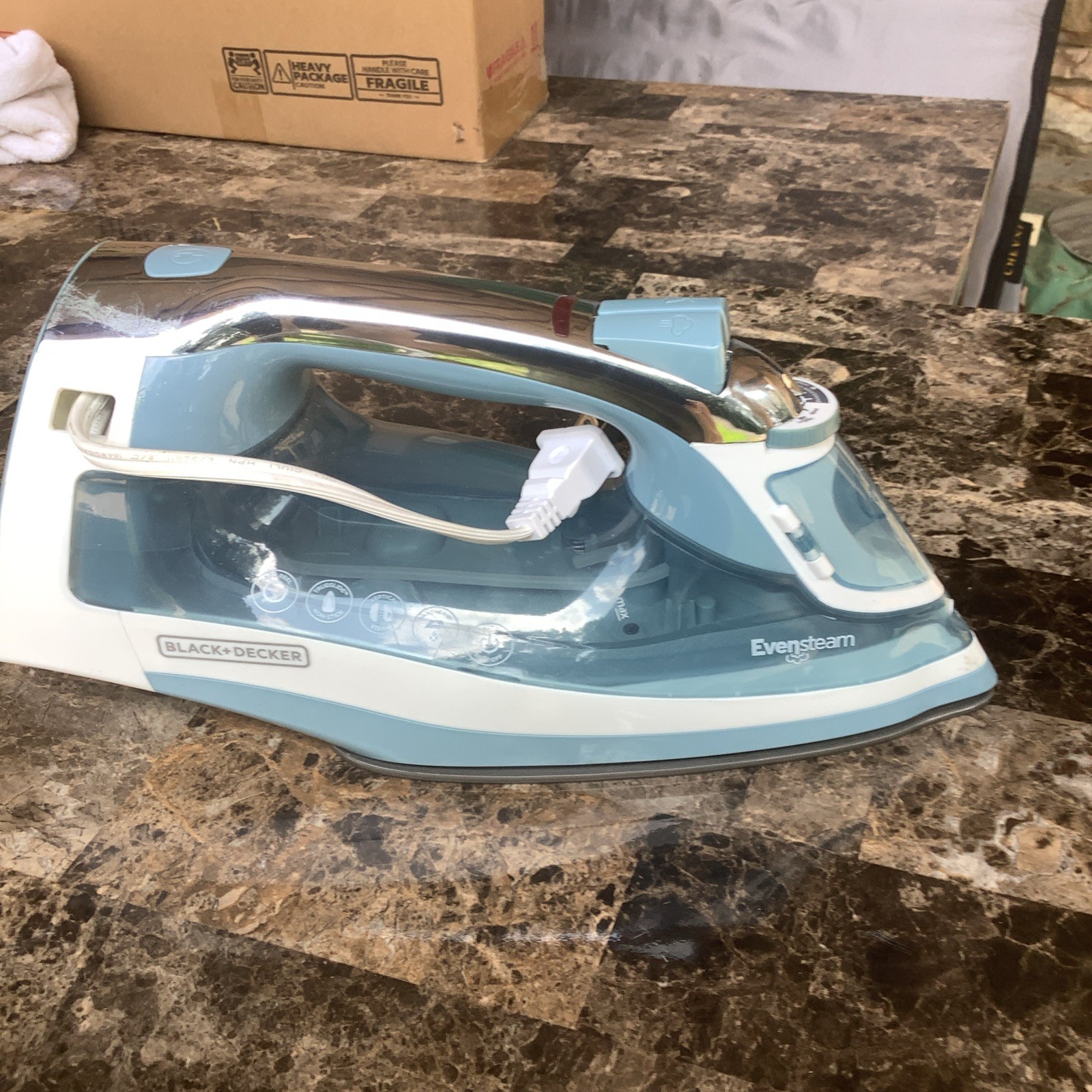 BLACK+DECKER Steam Iron Retractable Cord Gray