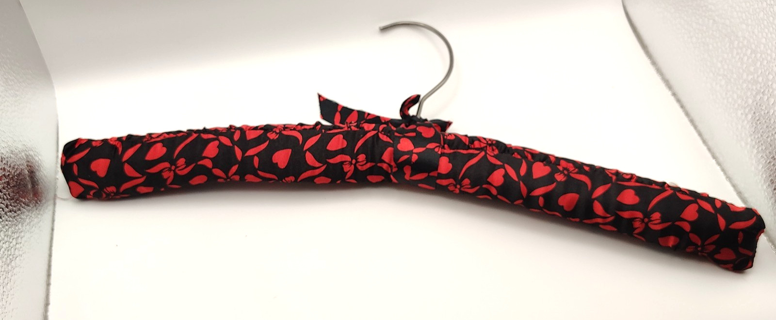 Fancy Dress Hanger Padded Silk Hearts Red And Black With Bow
