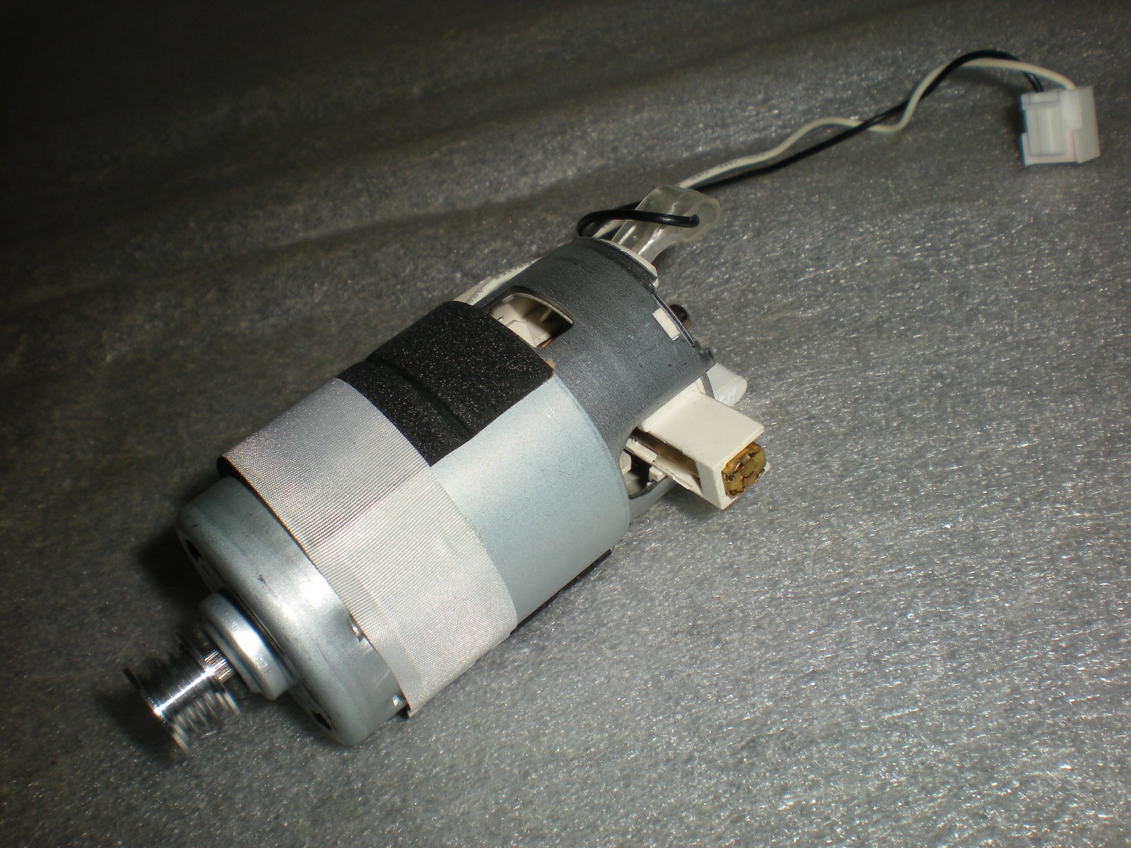 OEM Eureka NES520BL Flash Corded Stick Vacuum Power Head Roller Brush Motor Part