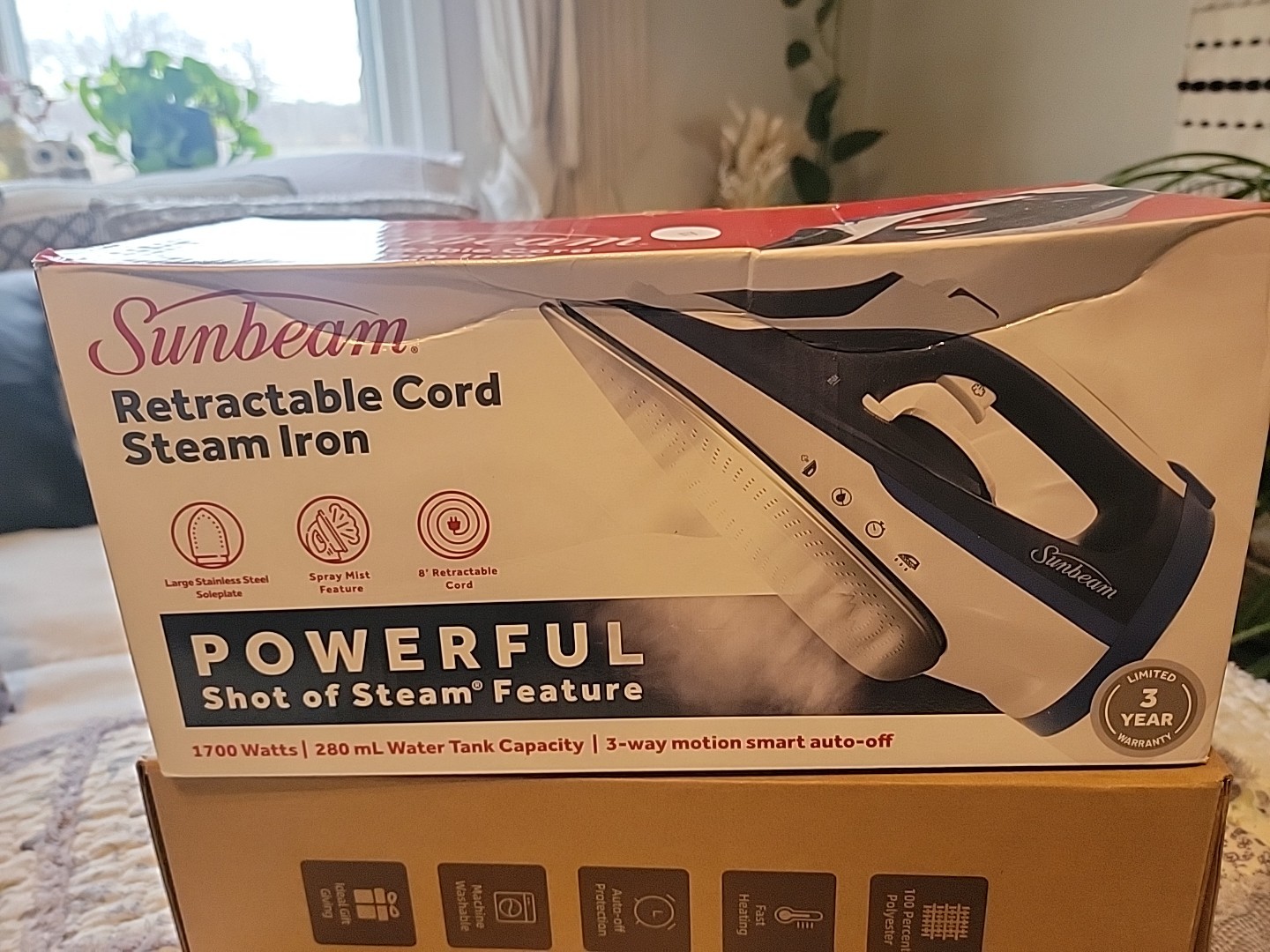 Sunbeam 1700W Steam Iron – Retractable Cord – 280ml Warer Tank -New!