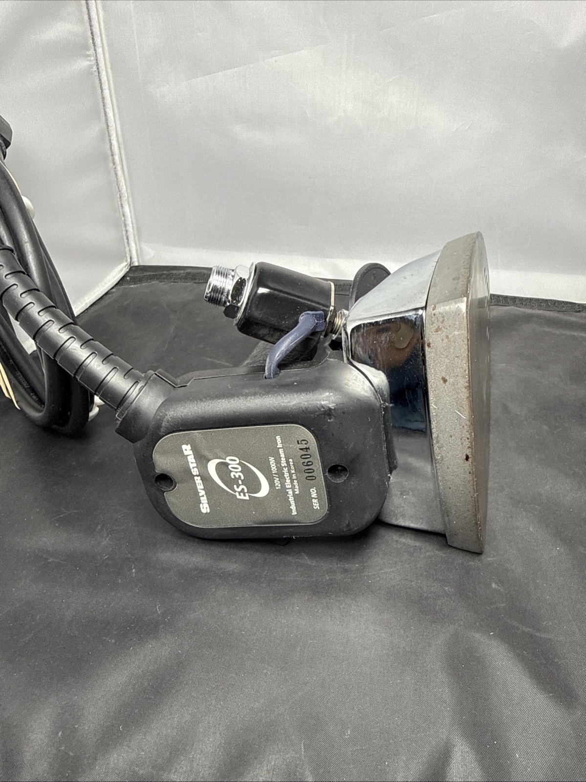 Silver Star ES-300 Industrial Gravity Feed Steam Iron – 1000W – TESTED WORKING