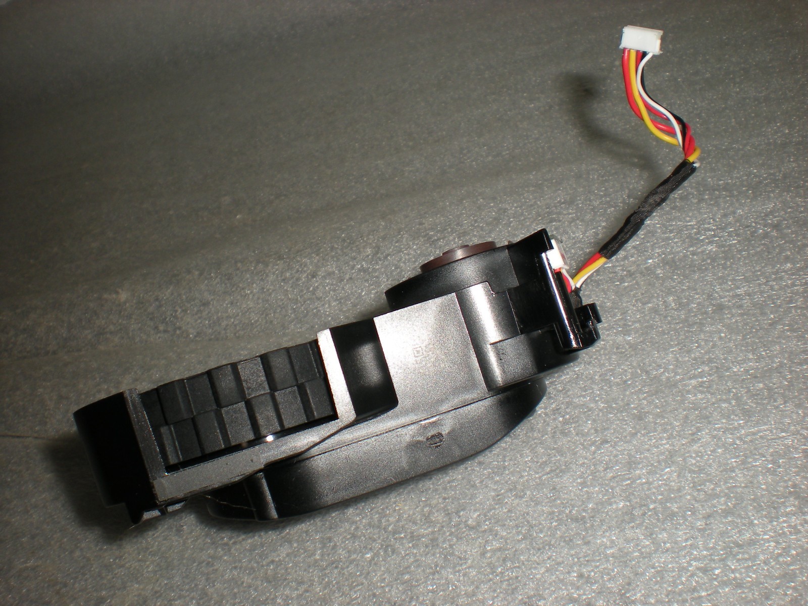 New Genuine iRobot Roomba Combo Vac Essential Q011020 Robot Right Wheel Motor