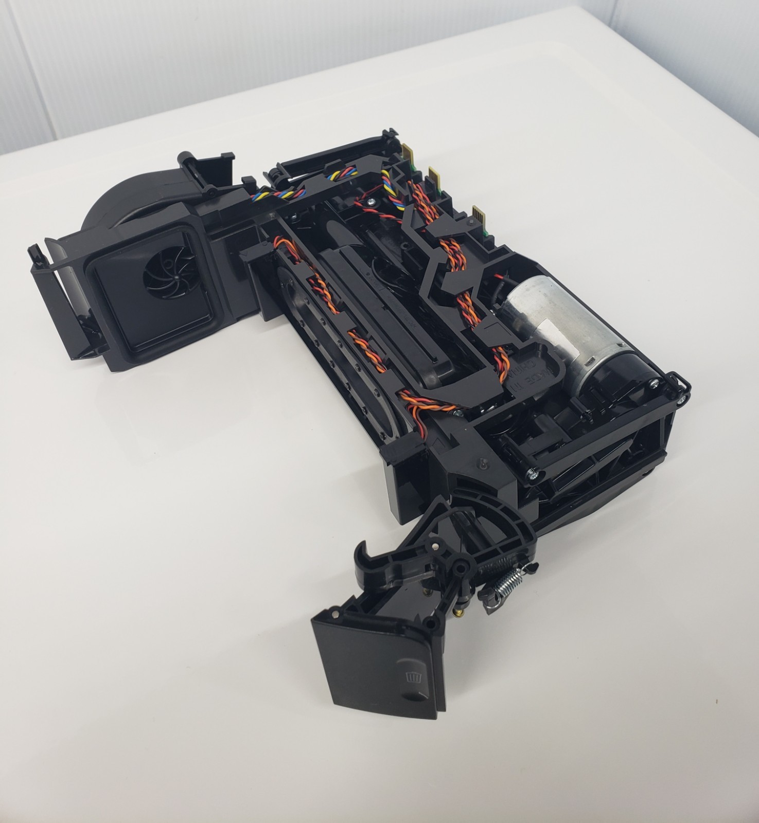 iRobot Roomba j5 j6 j7 j8 j5+ j6+ j7+ j8+ Cleaning Head Module (with dust motor)